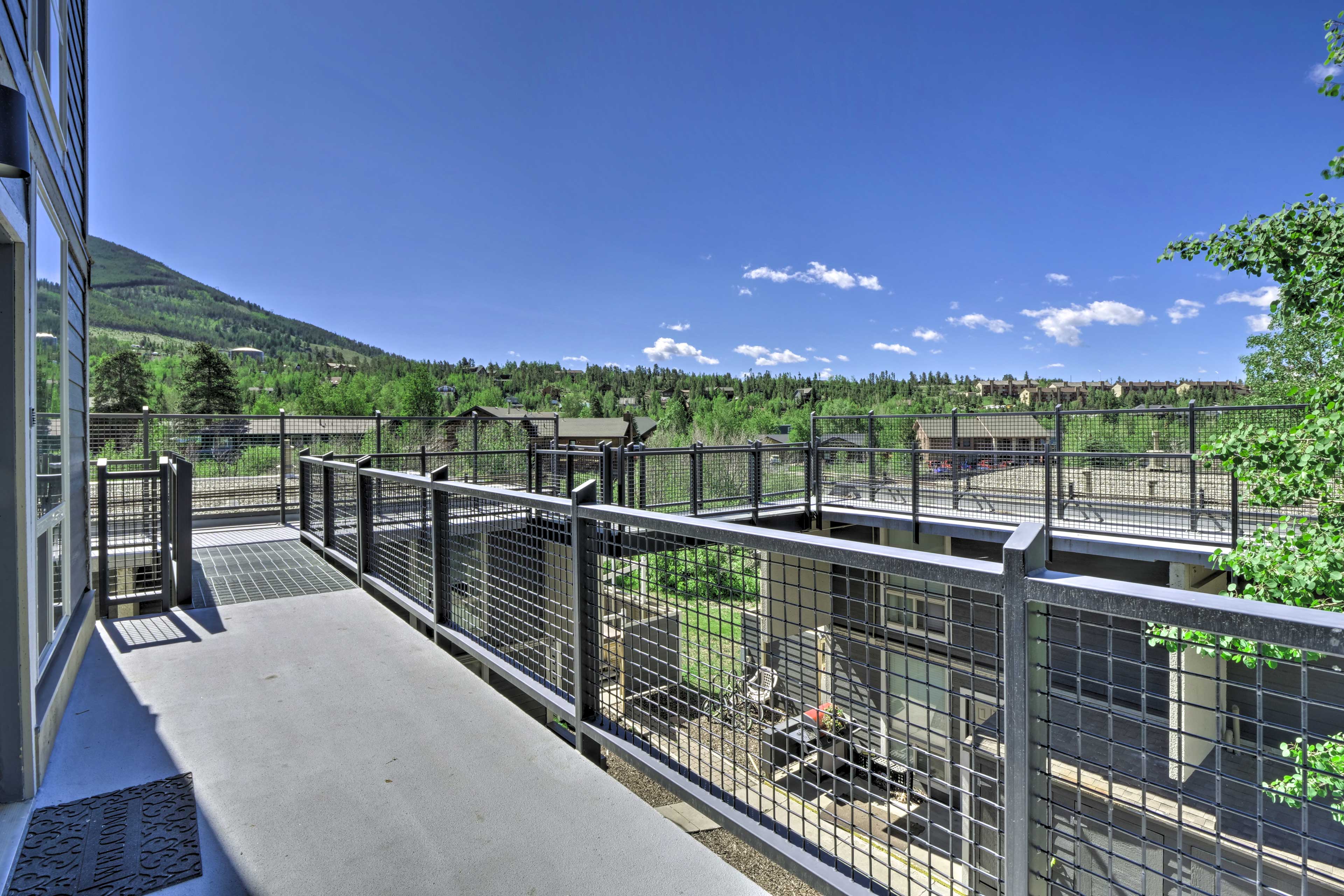 Condo w/ Mountain Views: Walk to Lake Dillon! - Home Rental in Dillon