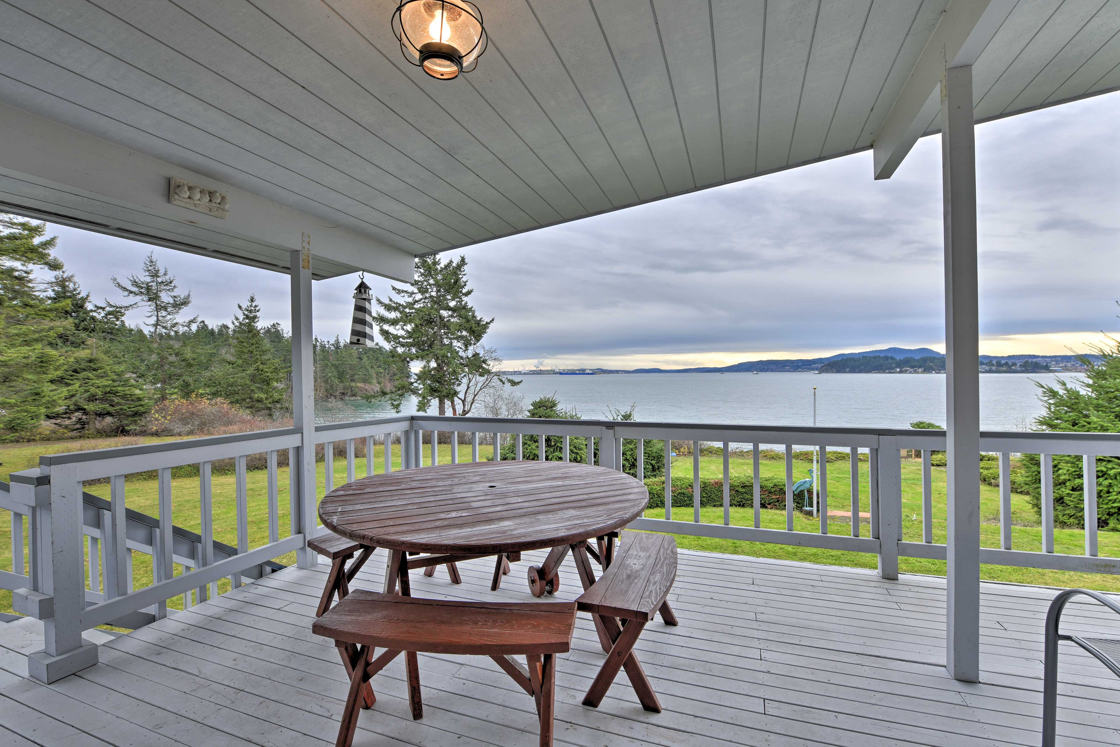 Bayfront Home - Take Ferry to the San Juan Islands