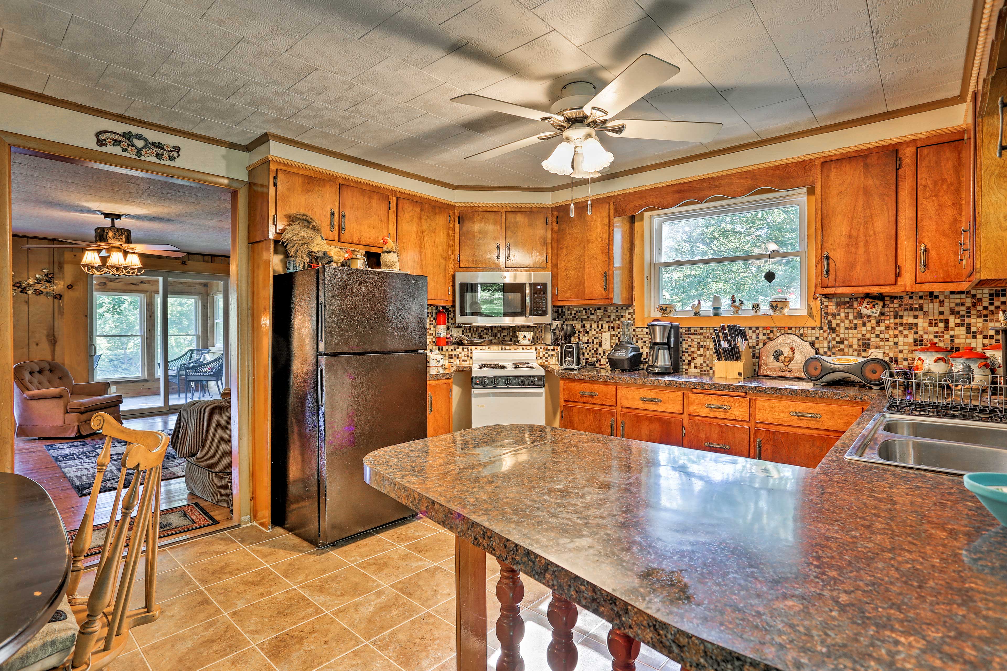 Beach Lake Cabin on Delaware River w/ Sunroom!