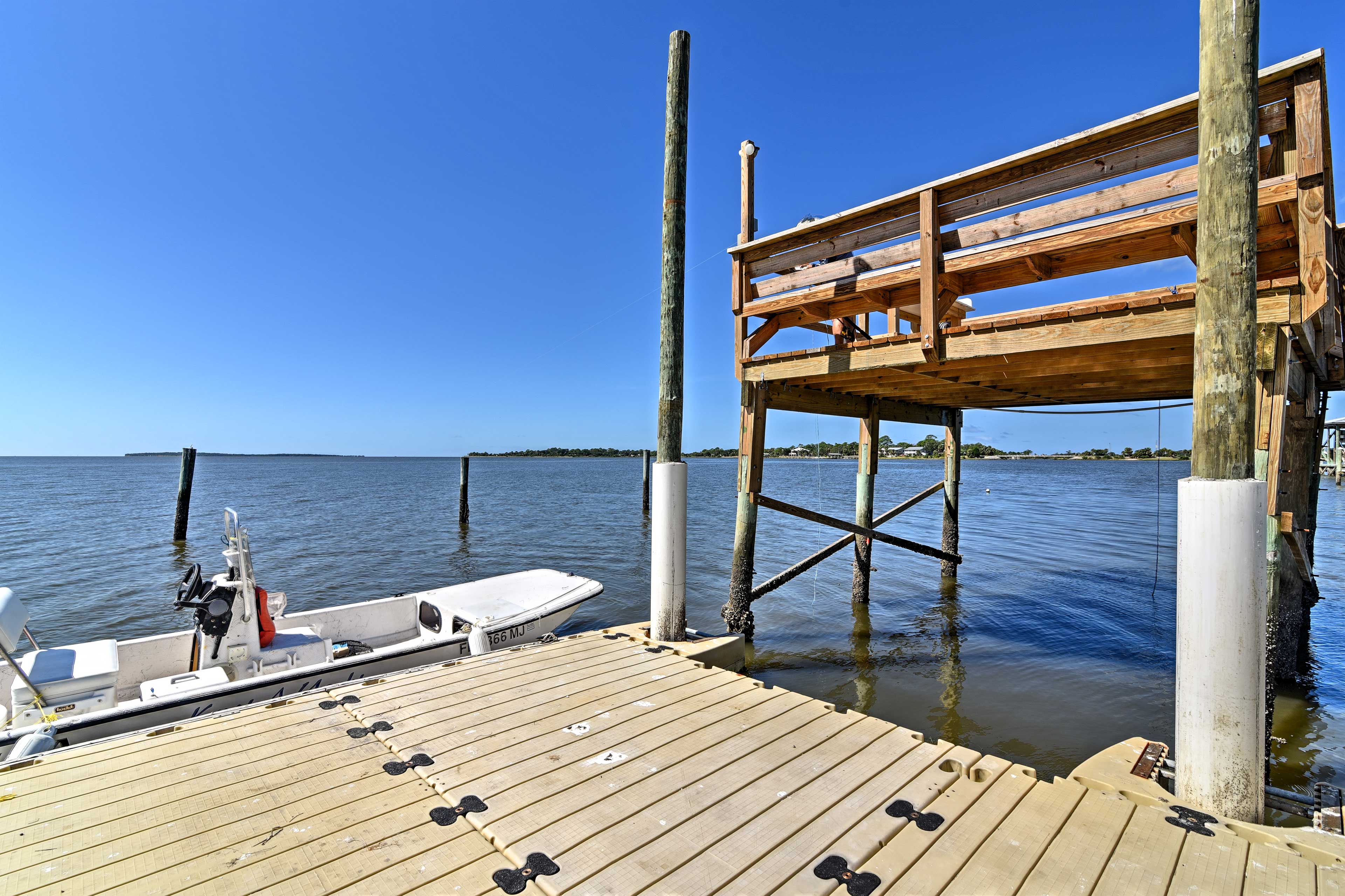 Property Image 2 - Beachfront Cedar Key Condo w/ Pool, Spa & Views!