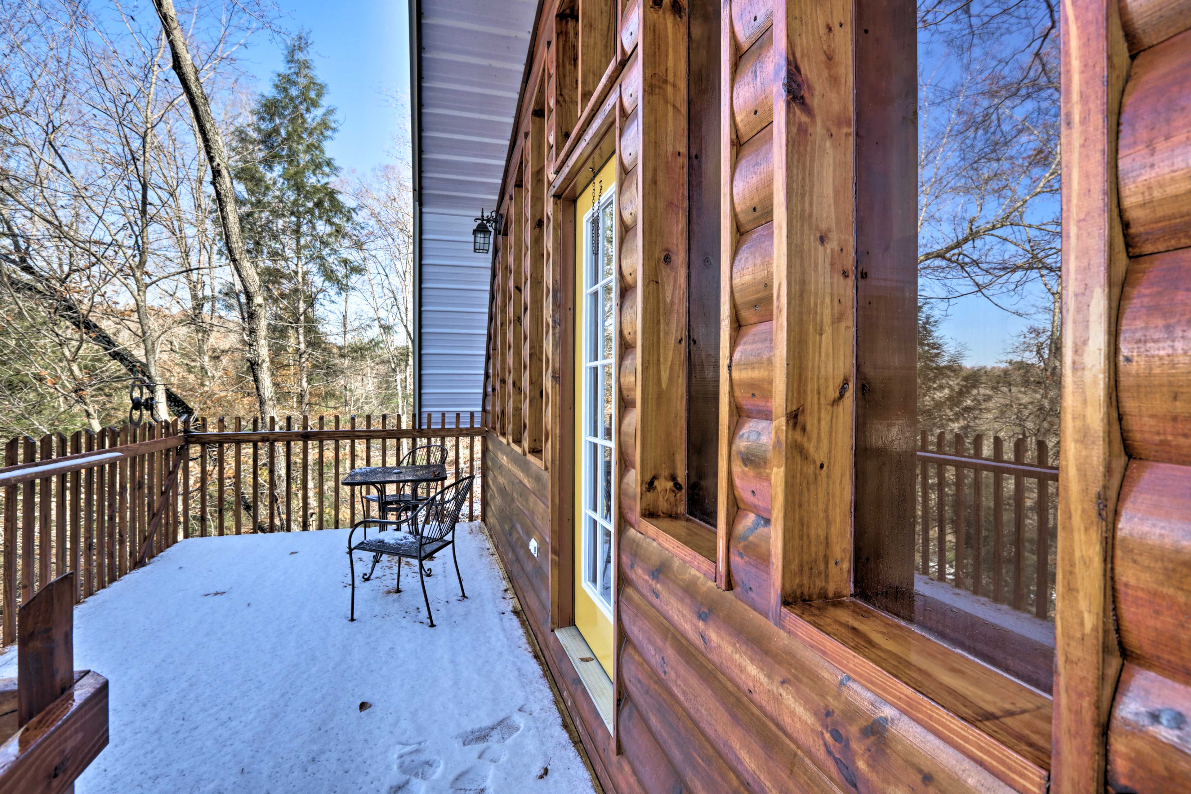 Beattyville Cabin w/ Decks By the Red River Gorge!