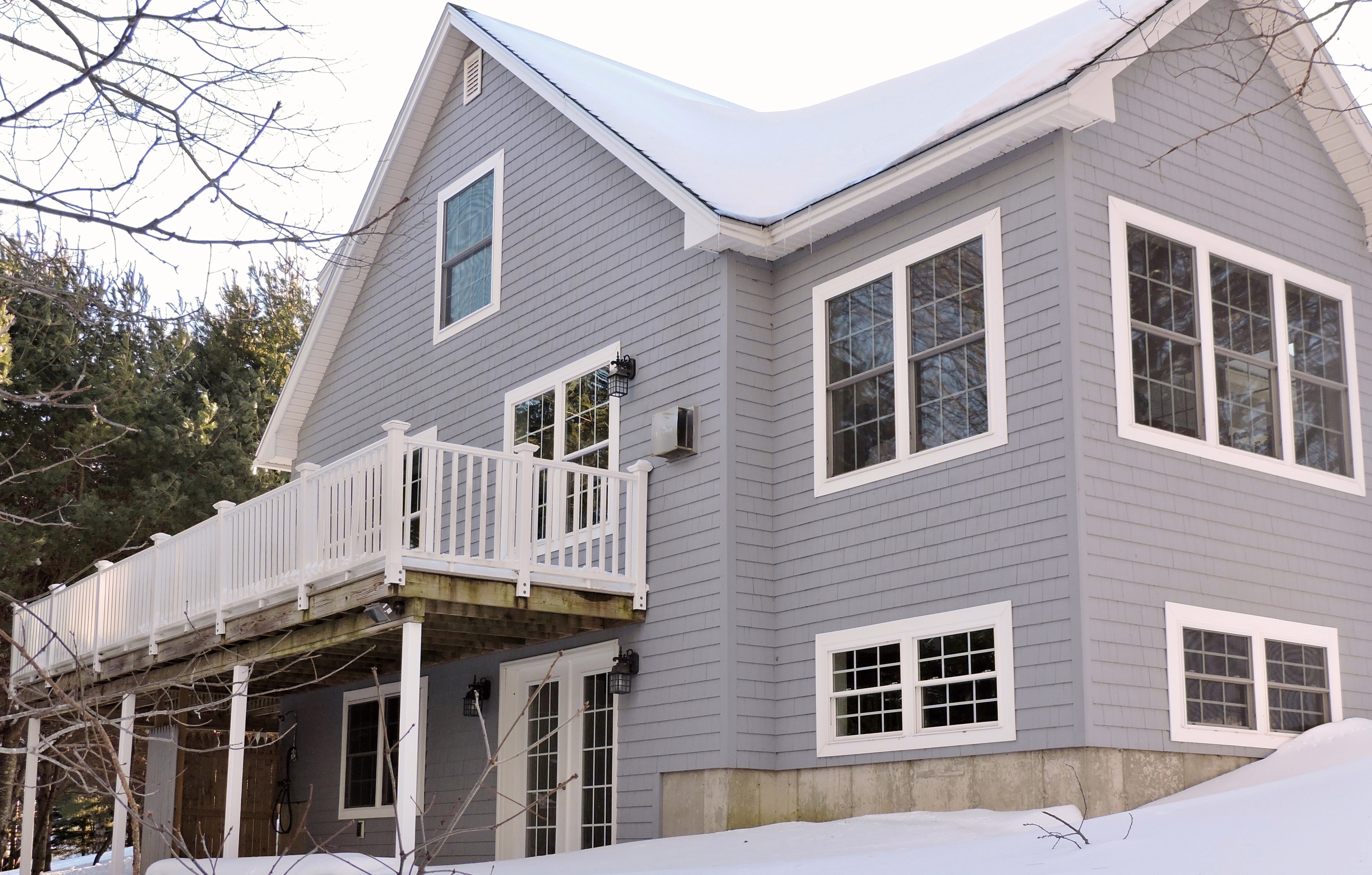 Beautiful Sandy Point Getaway w/ Wraparound Deck!