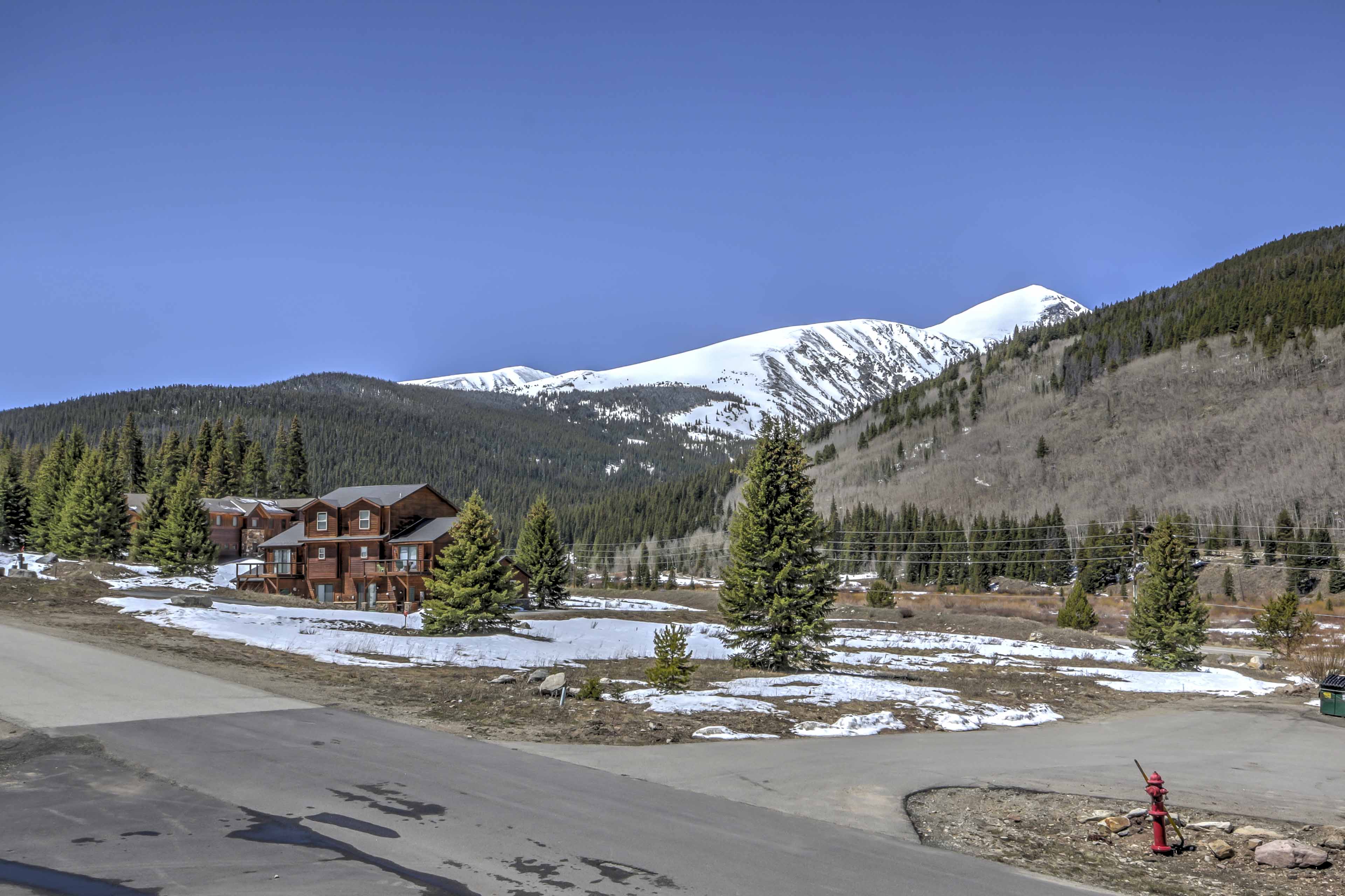 Blue River Condo w/ Views - 5 Mi to Breckenridge!