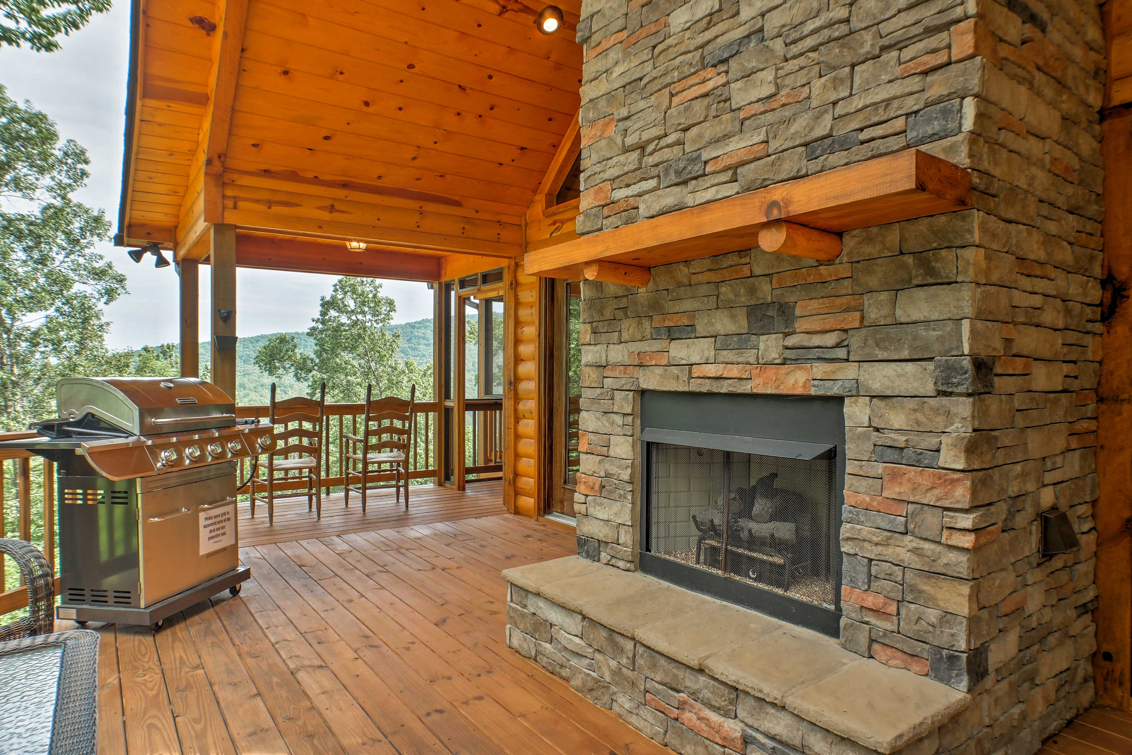 Property Image 2 - Breathtaking Murphy Cabin w/ Deck & Mountain Views