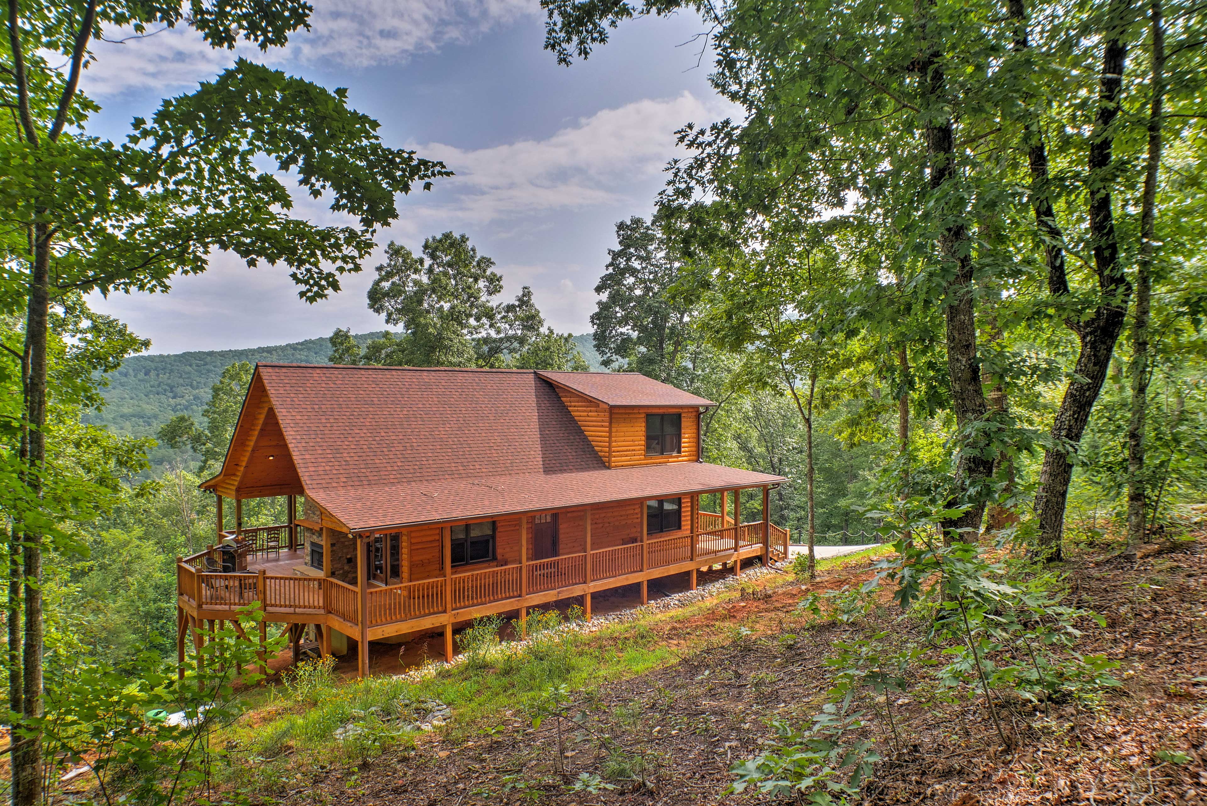 Property Image 1 - Breathtaking Murphy Cabin w/ Deck & Mountain Views