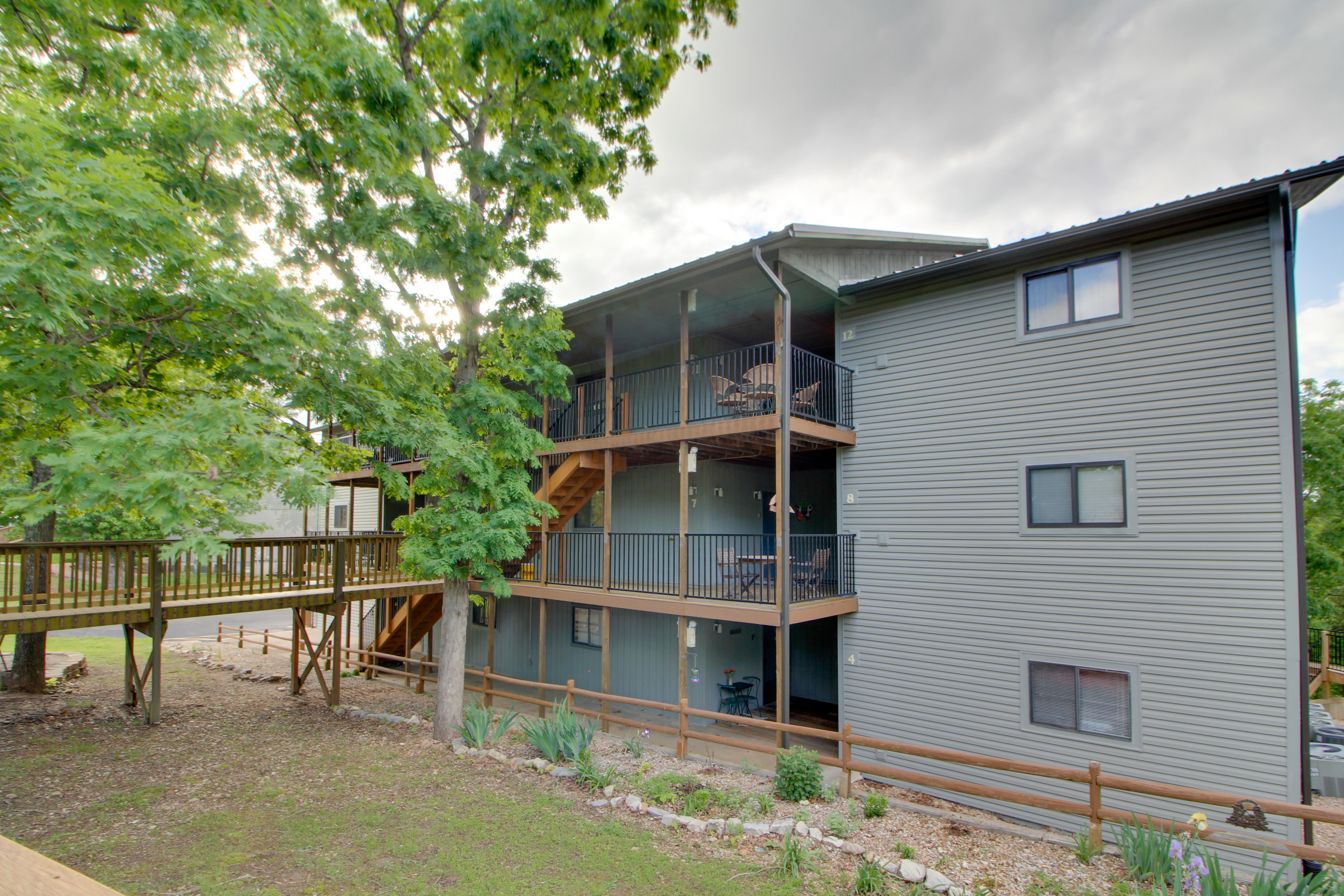 Family-Friendly Condo: 1 Mi to Silver Dollar City!
