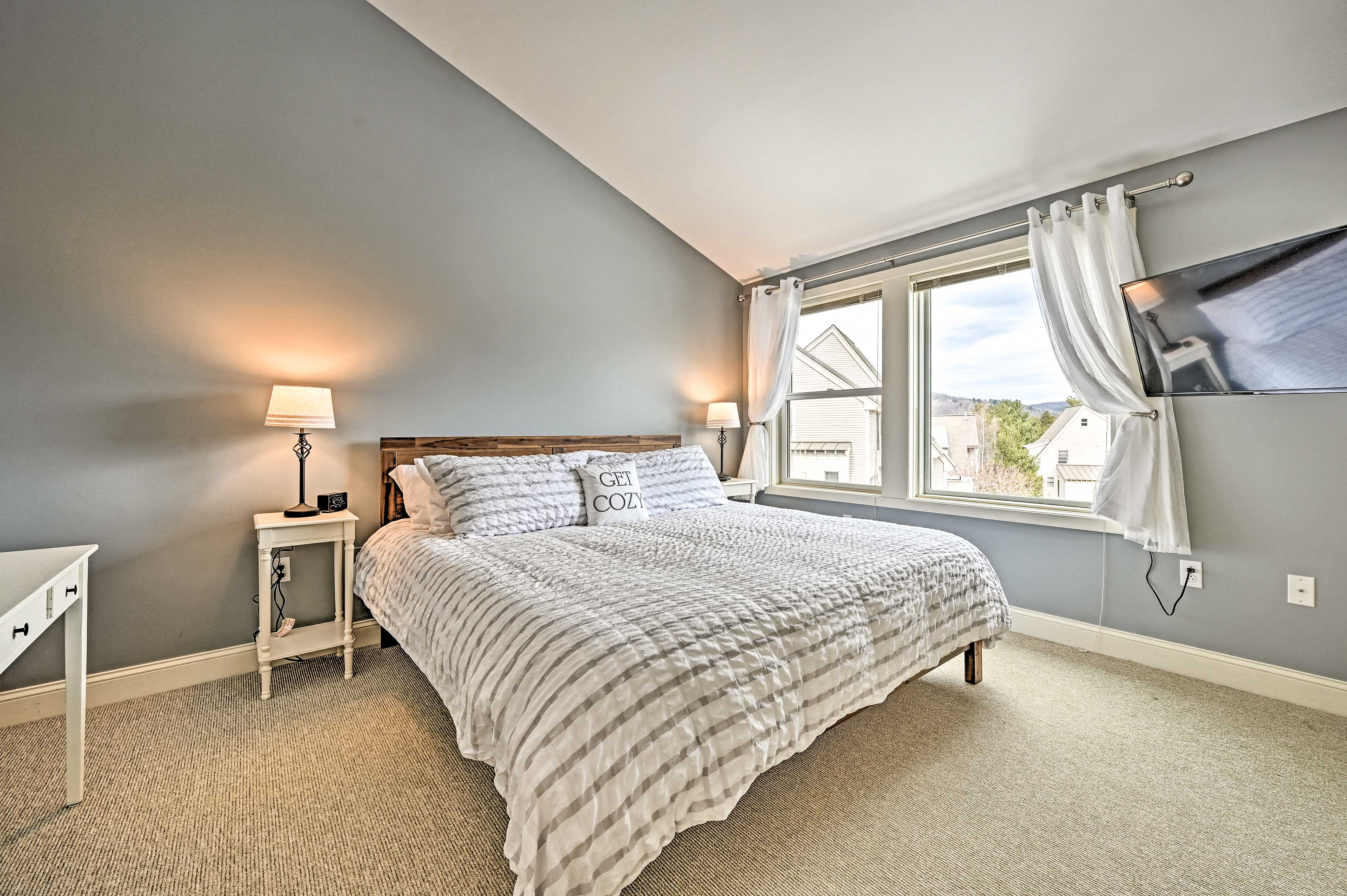 Bright Condo w/ Community Perks: Near Ski Quechee!