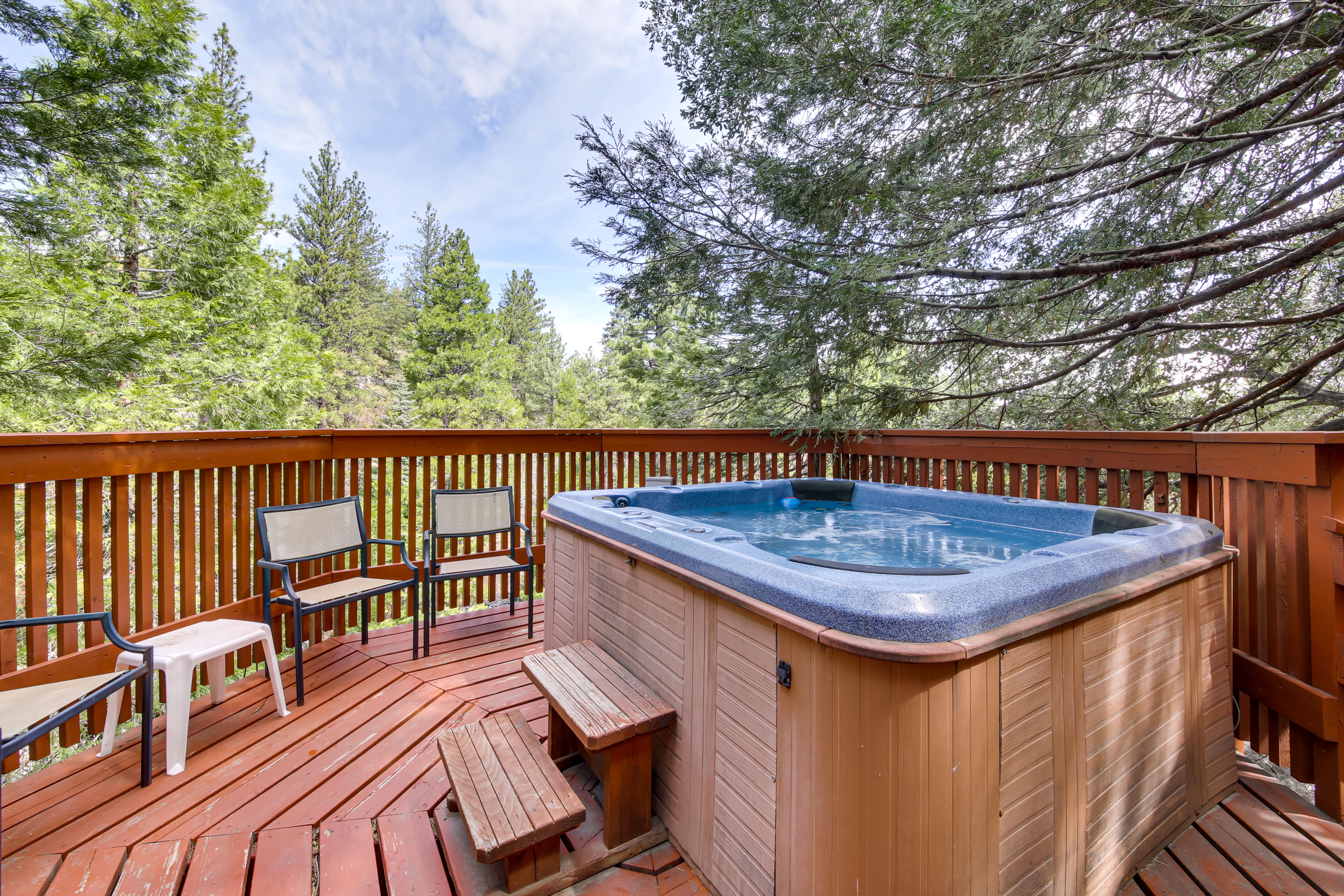 Property Image 1 - Cozy Lake Arrowhead Cabin w/ Hot Tub & Deck!
