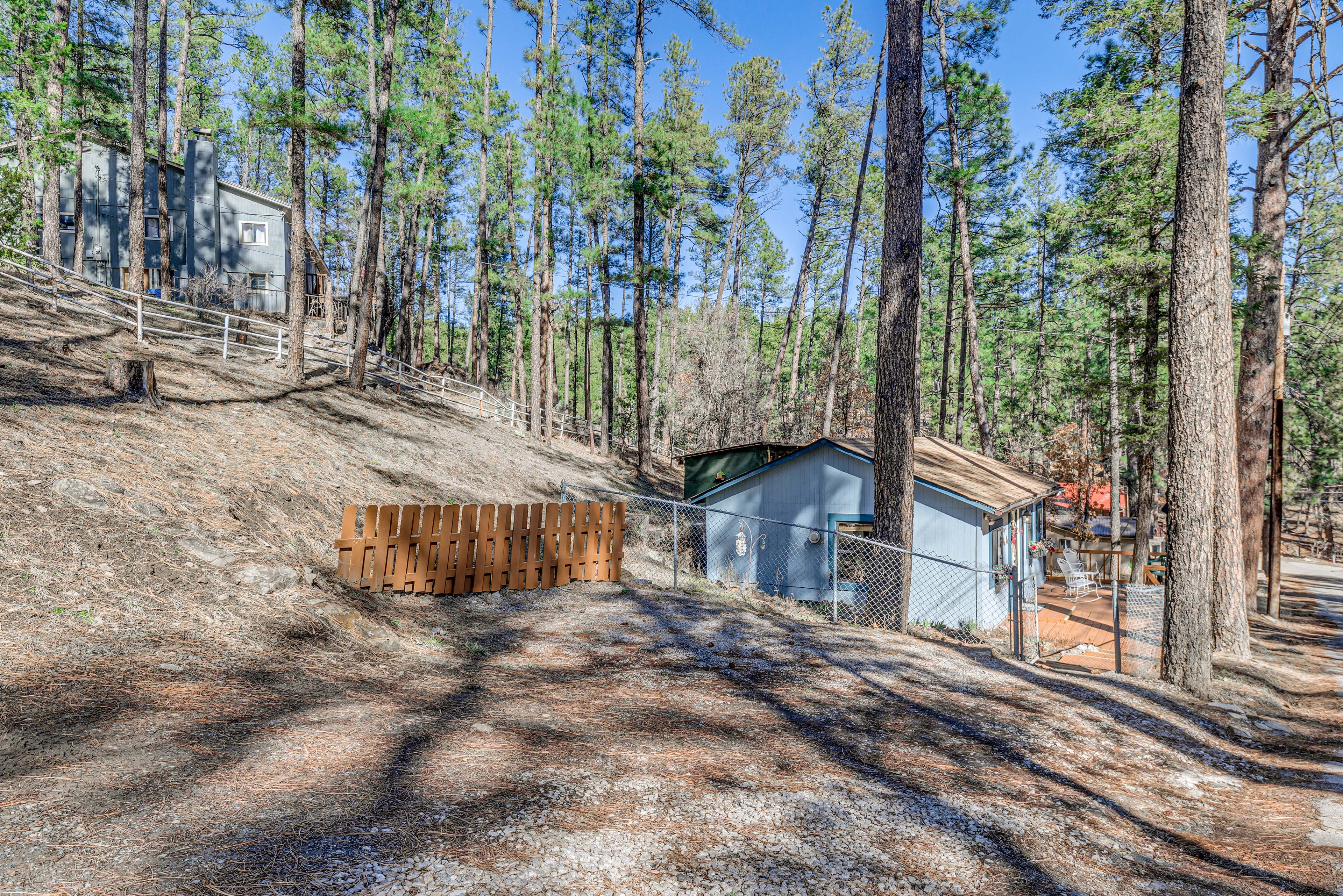 Ruidoso Cabin w/ Decks ~ 1 Mi to Downtown!