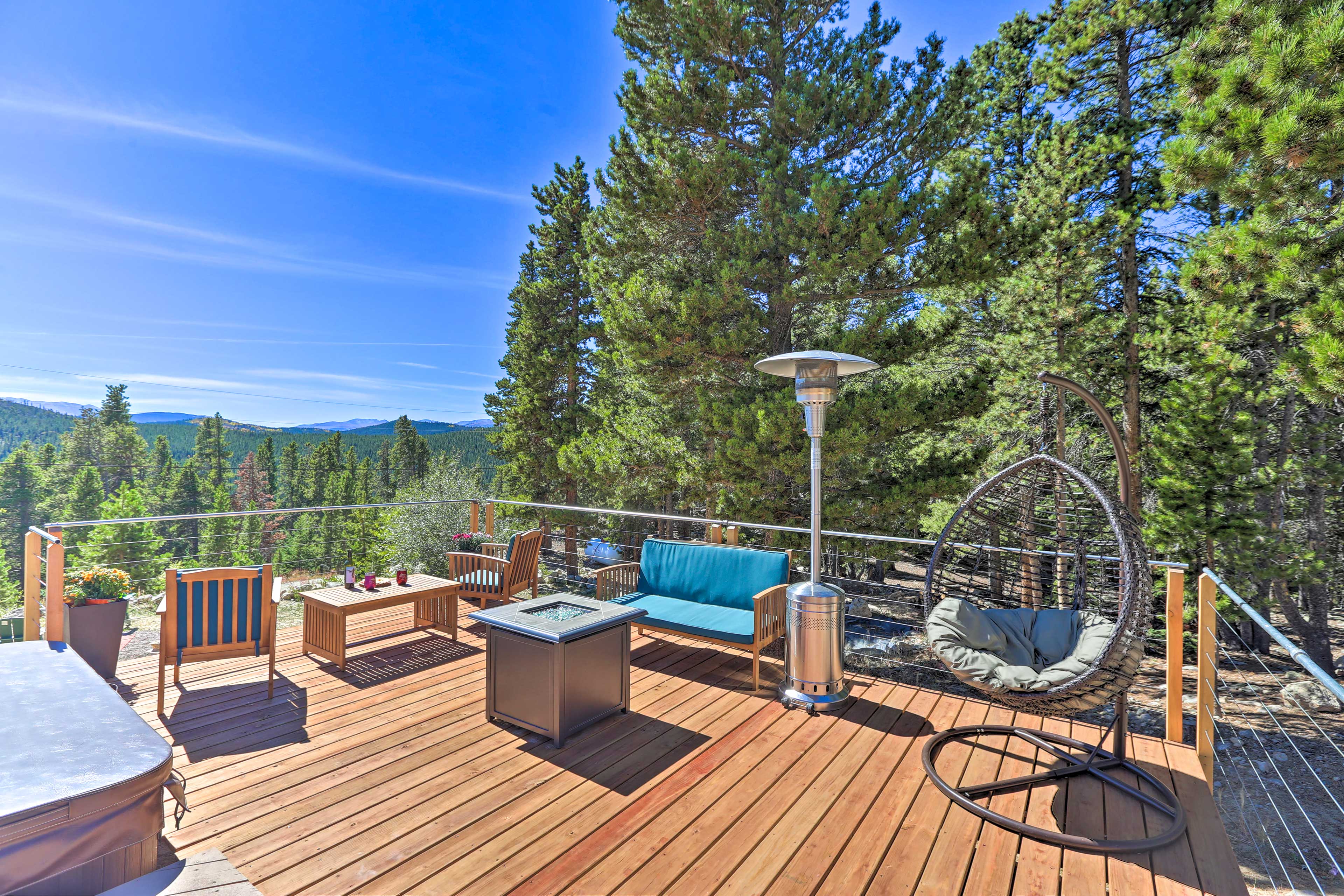 2 Mi to St Mary’s Glacier: Modern Cabin w/ Hot Tub