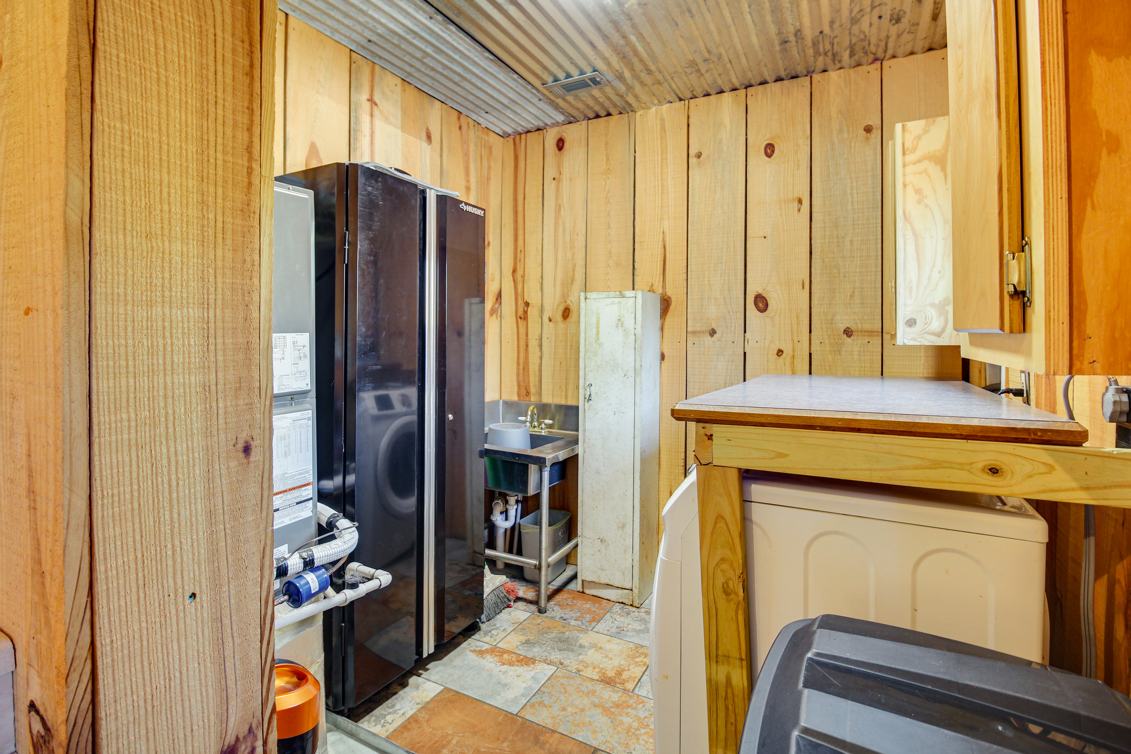 Cozy Summerville Cabin: Private Hot Tub, Fire Pit!
