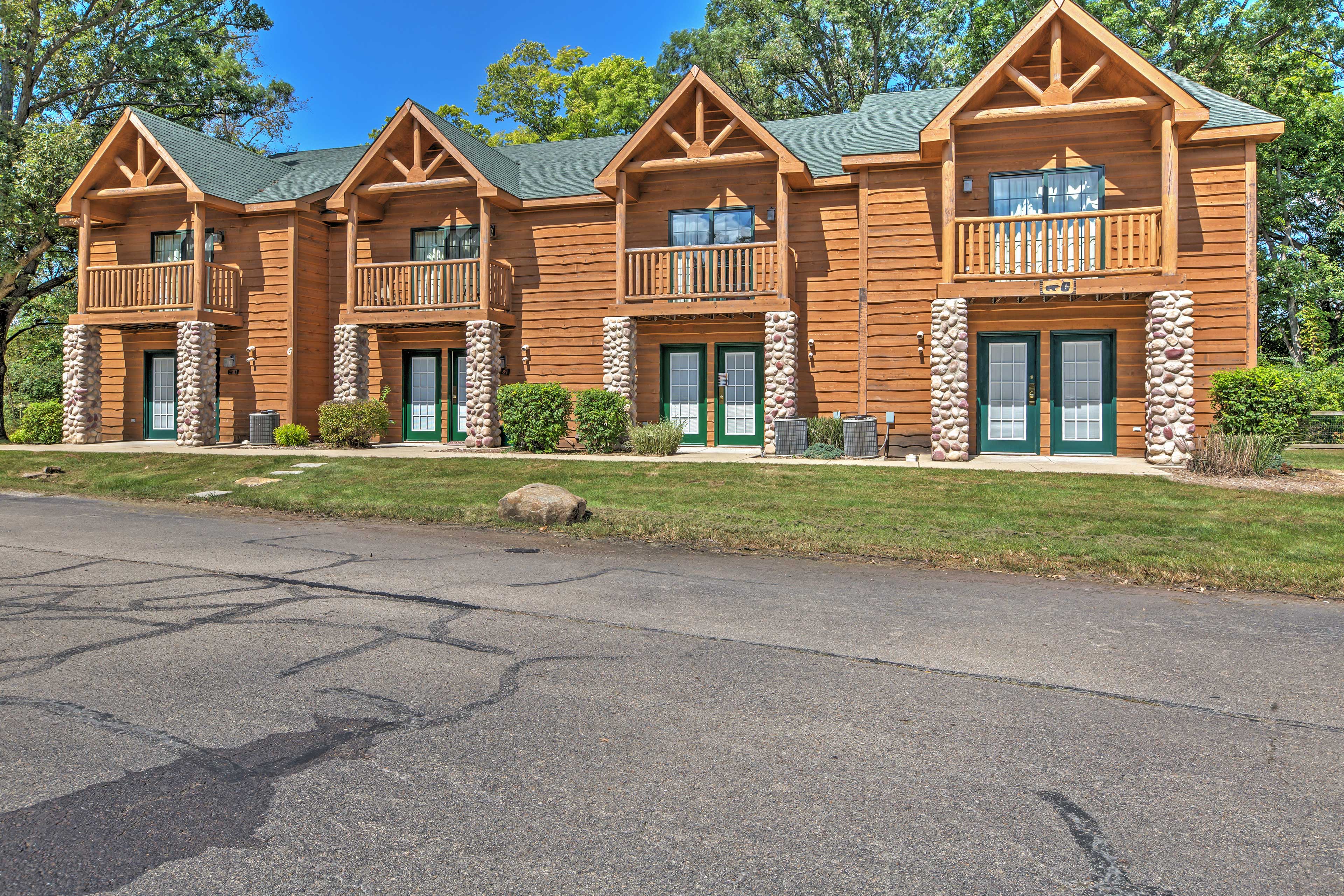 Property Image 2 - Cozy Townhome, Half Mi to Starved Rock State Park!