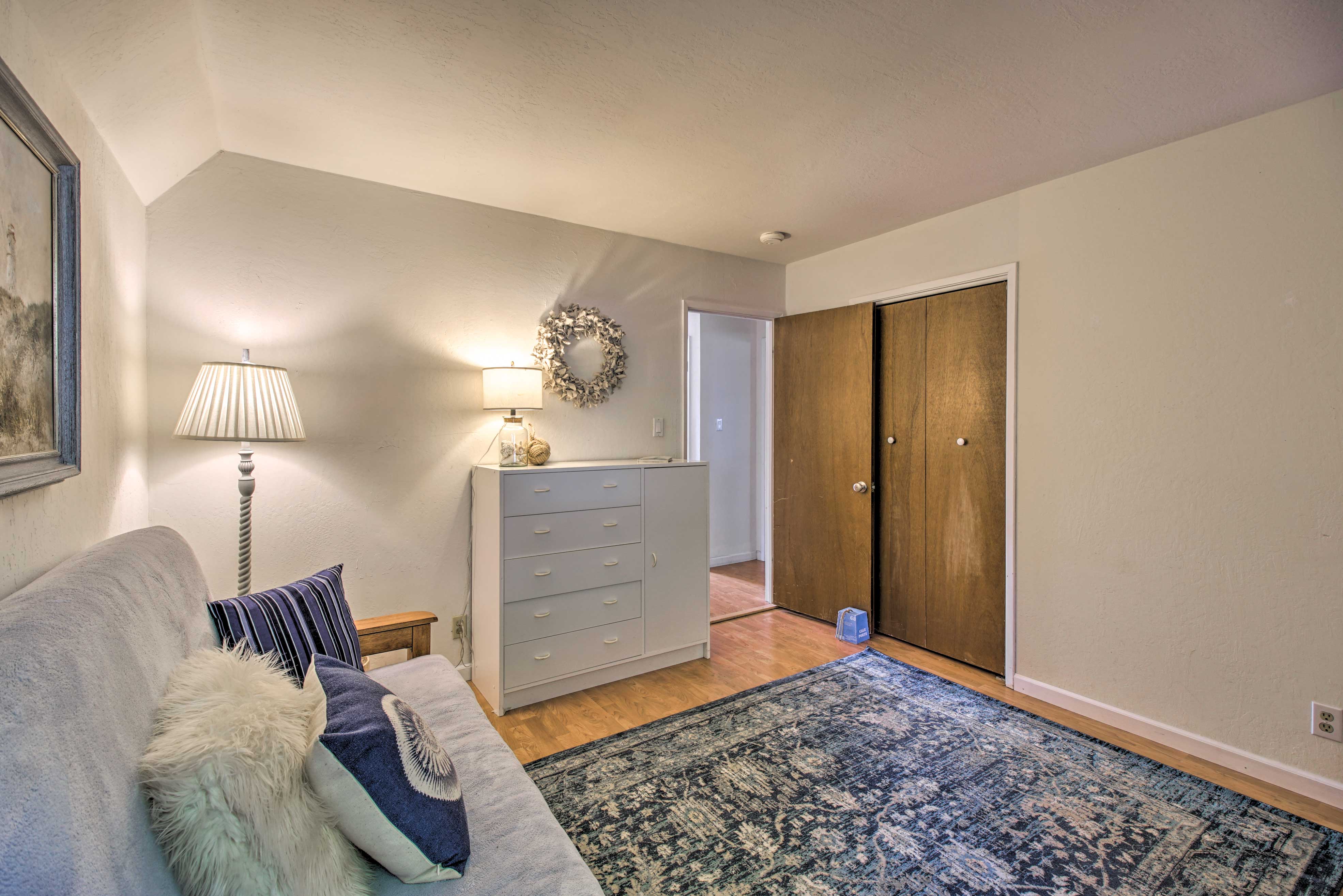 Spacious Redwood Retreat w/ Hidden Hot Tub