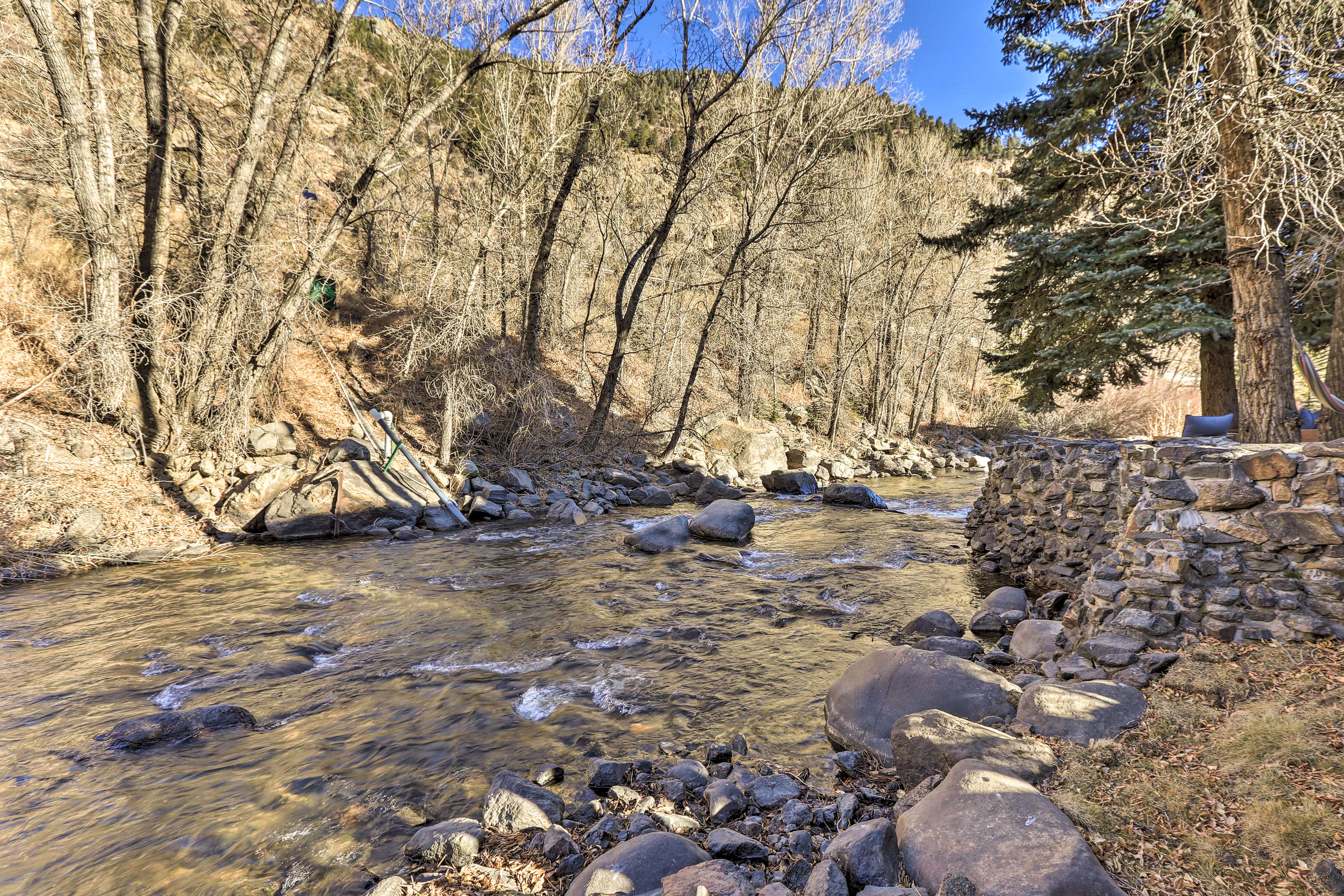 Creekside Cabin: Easy Access to i-70 & Slopes!