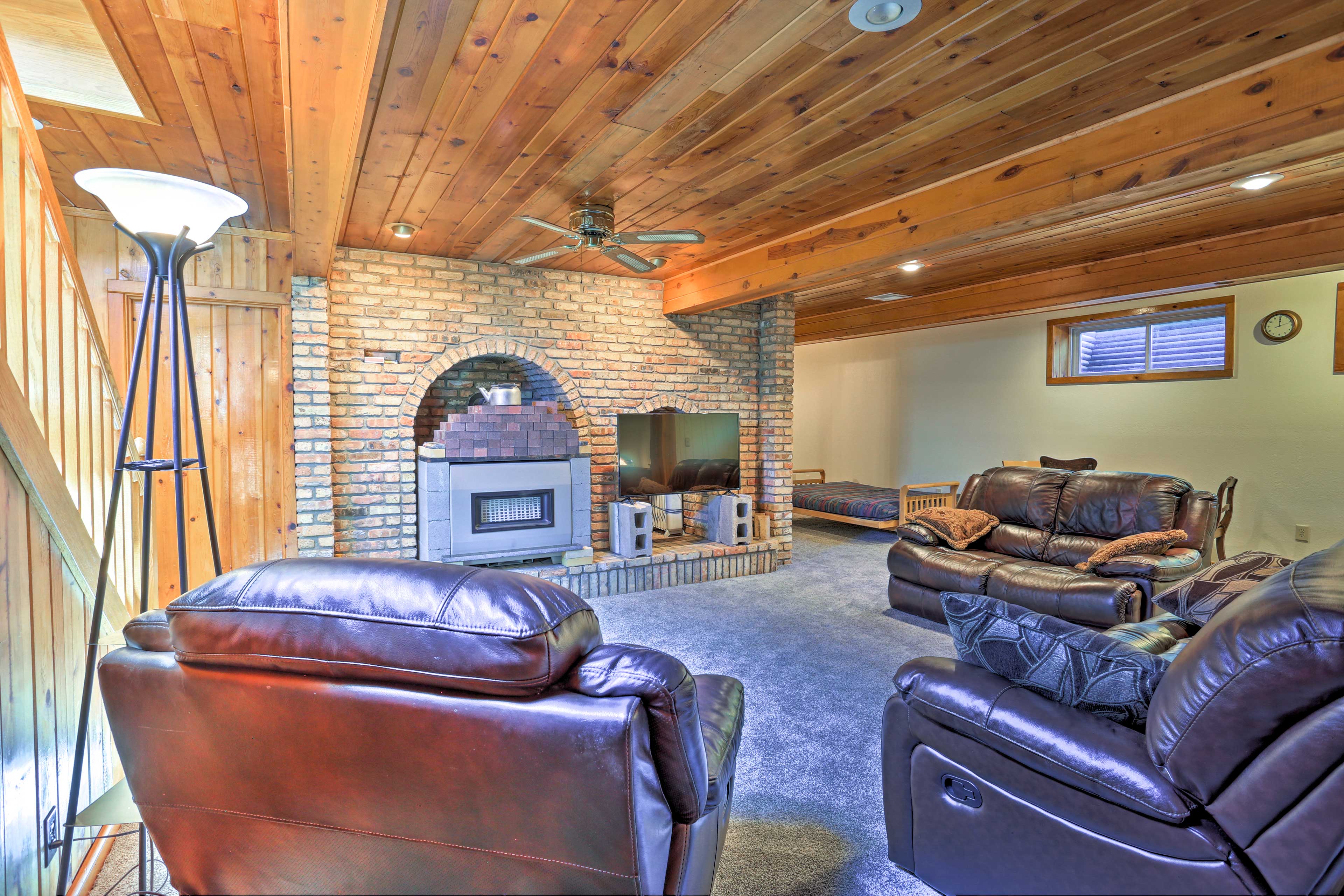 Walk to Downtown: Custer Retreat w/ Fire Pit!
