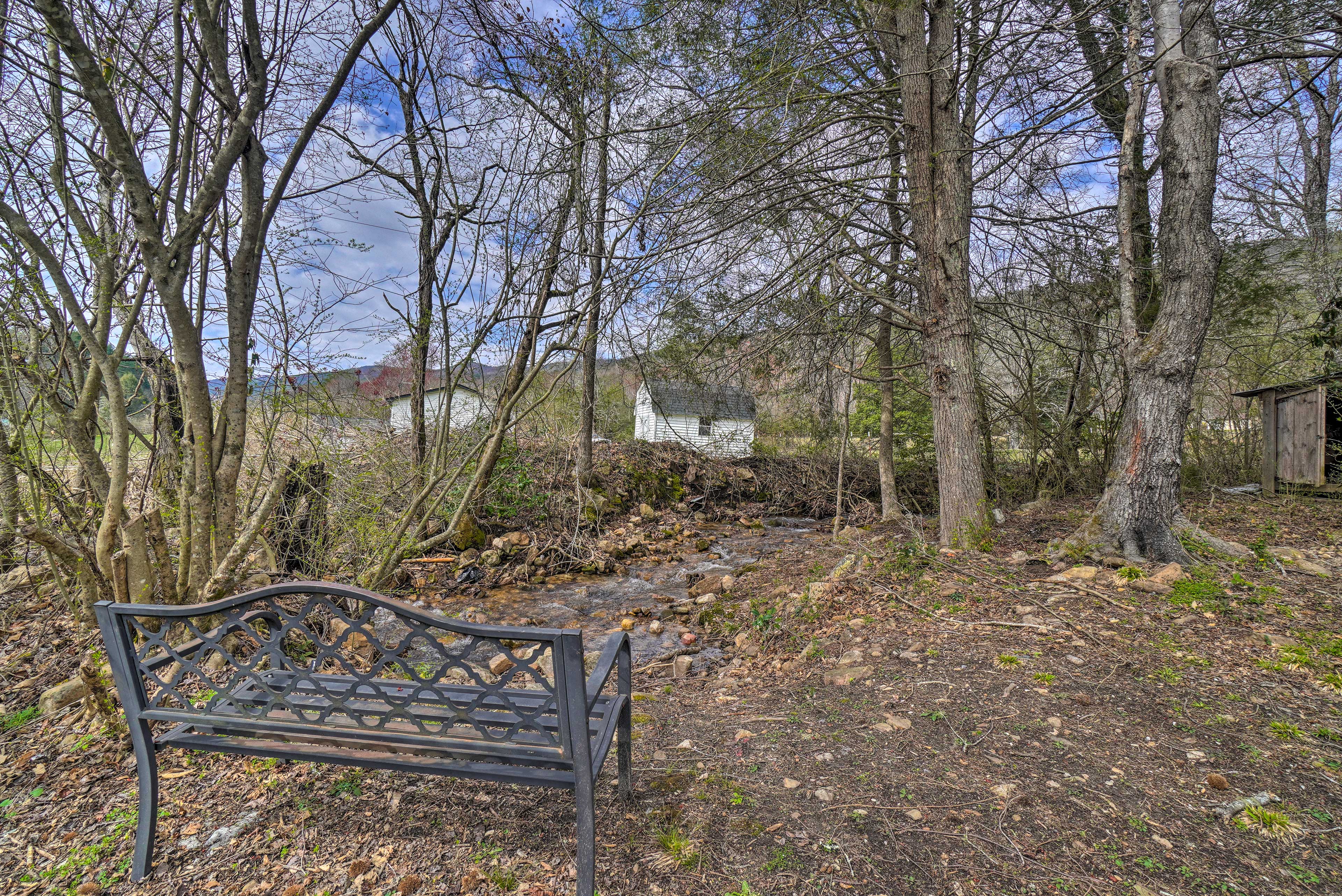 Property Image 2 - Cabin < 2 Mi to Great Smoky Mtns Nat’l Park!