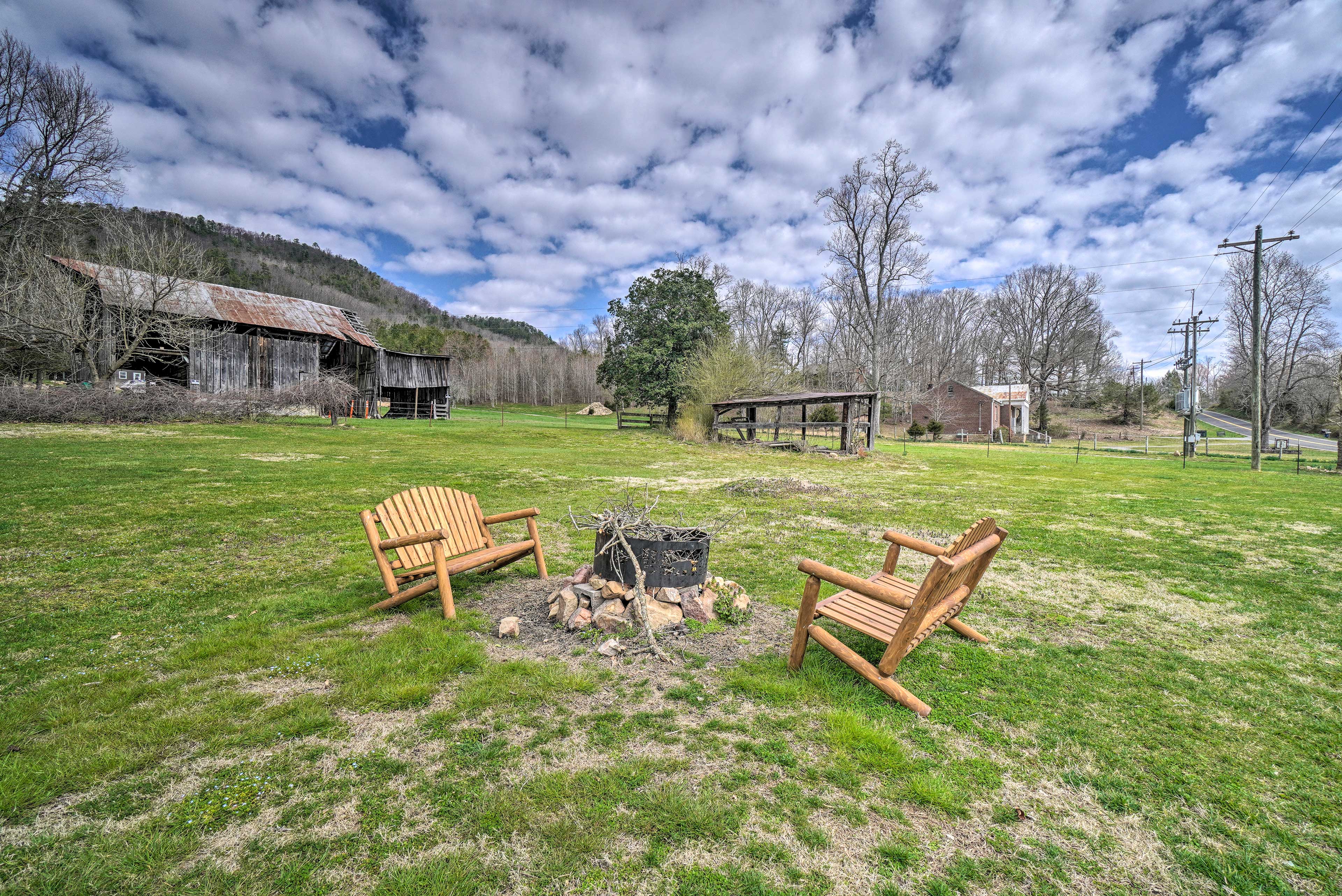 Property Image 2 - Cabin < 2 Mi to Great Smoky Mtns Nat’l Park!