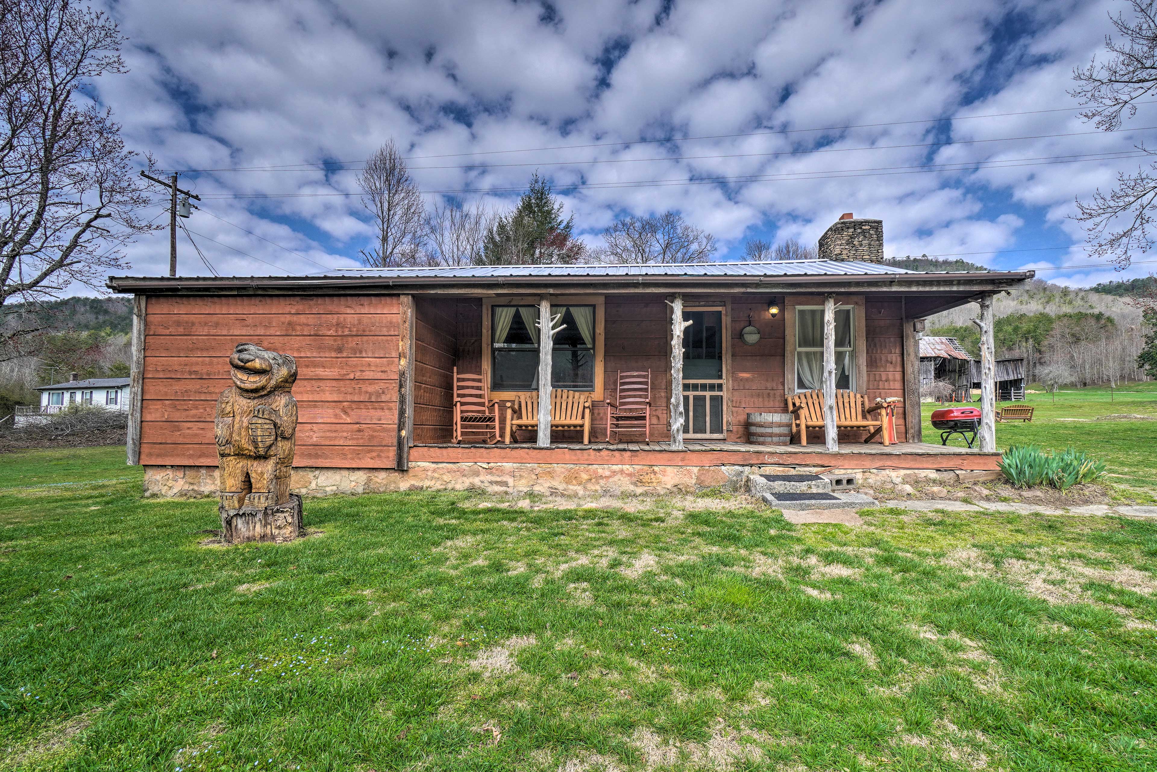 Property Image 1 - Cabin < 2 Mi to Great Smoky Mtns Nat’l Park!