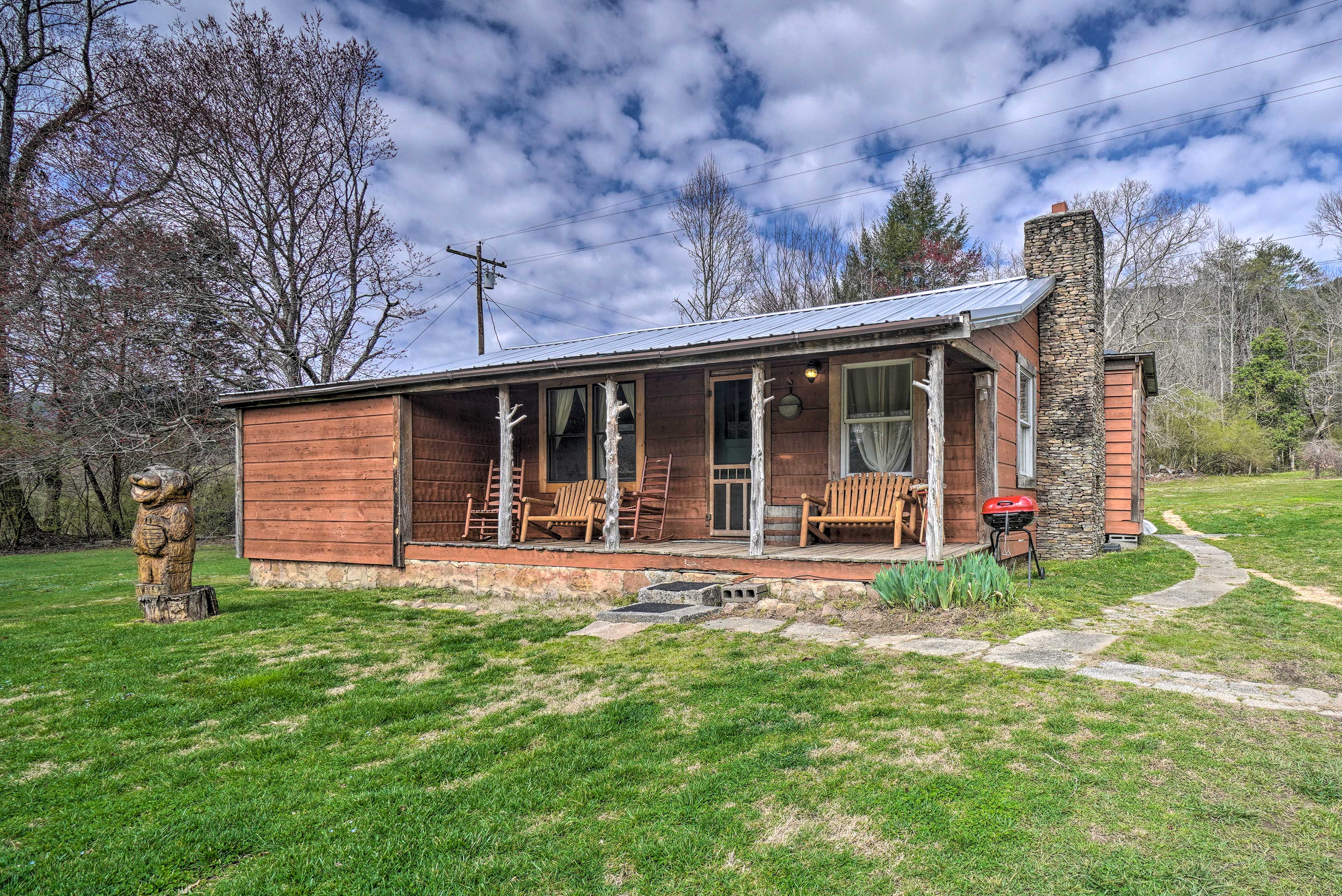 Property Image 1 - Cabin < 2 Mi to Great Smoky Mtns Nat’l Park!