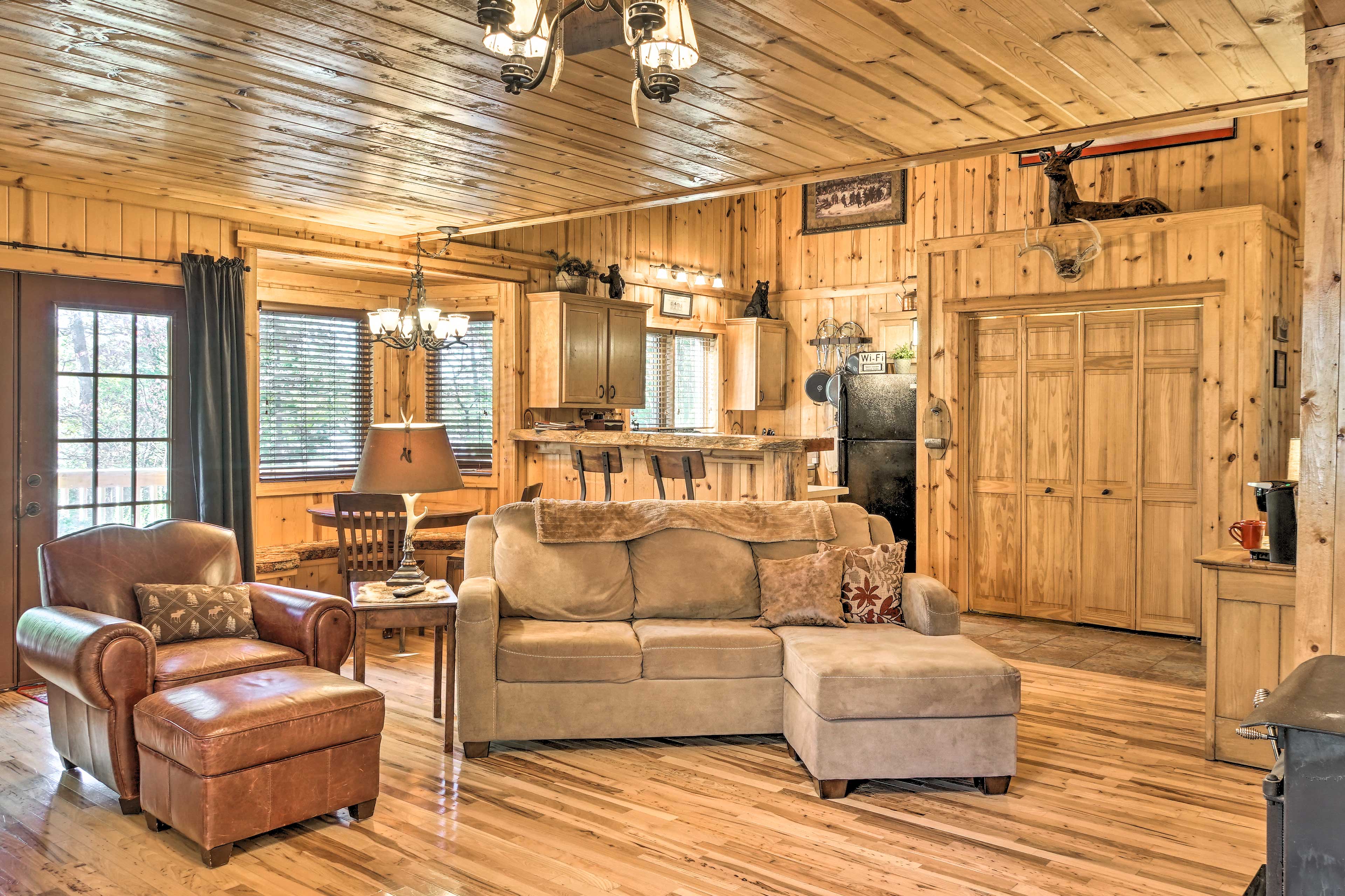 Property Image 1 - Cabin on Table Rock Lake w/ Hot Tub & Fire Pit!