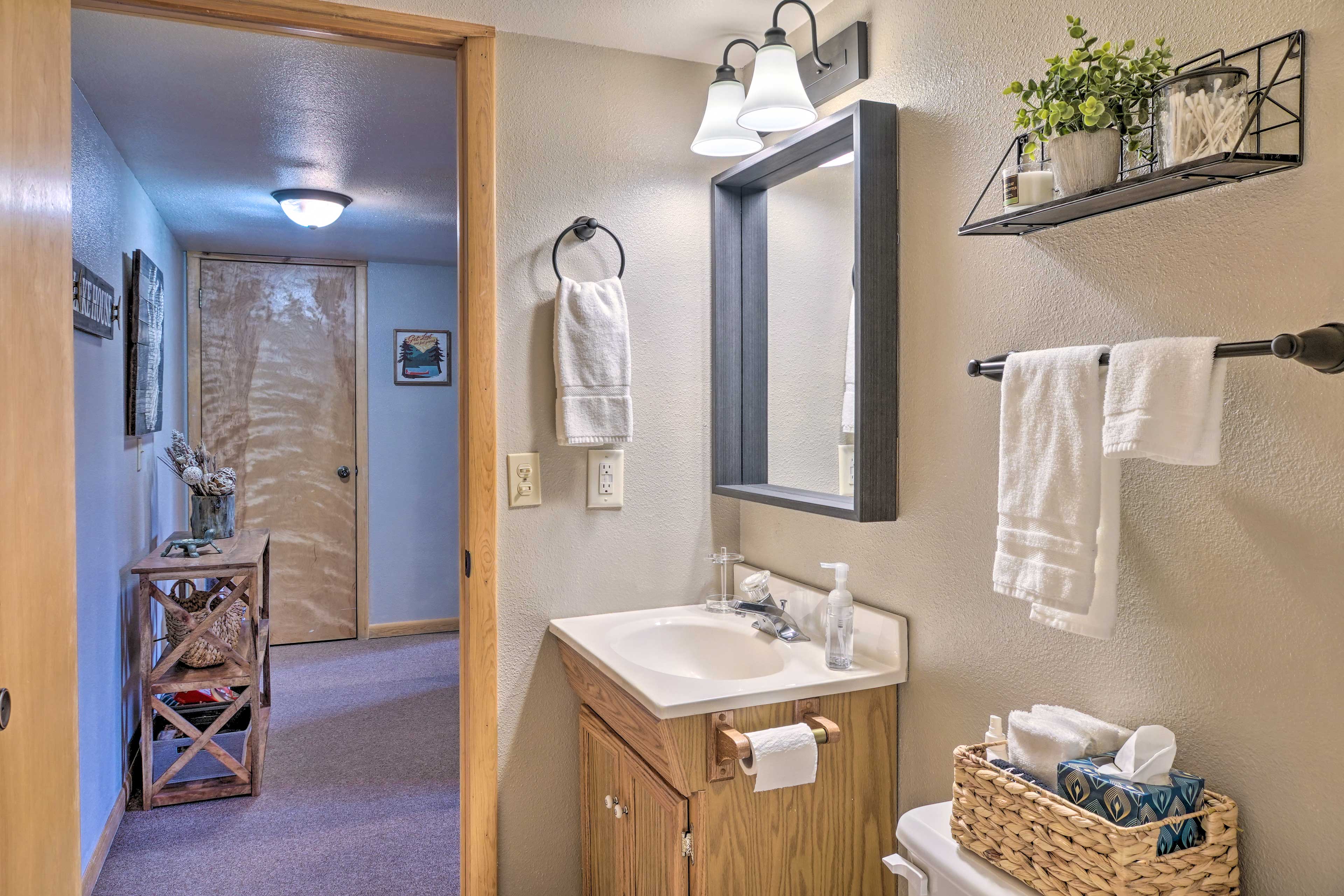 Cabin Retreat on Table Rock Lake w/ Fire Pit!