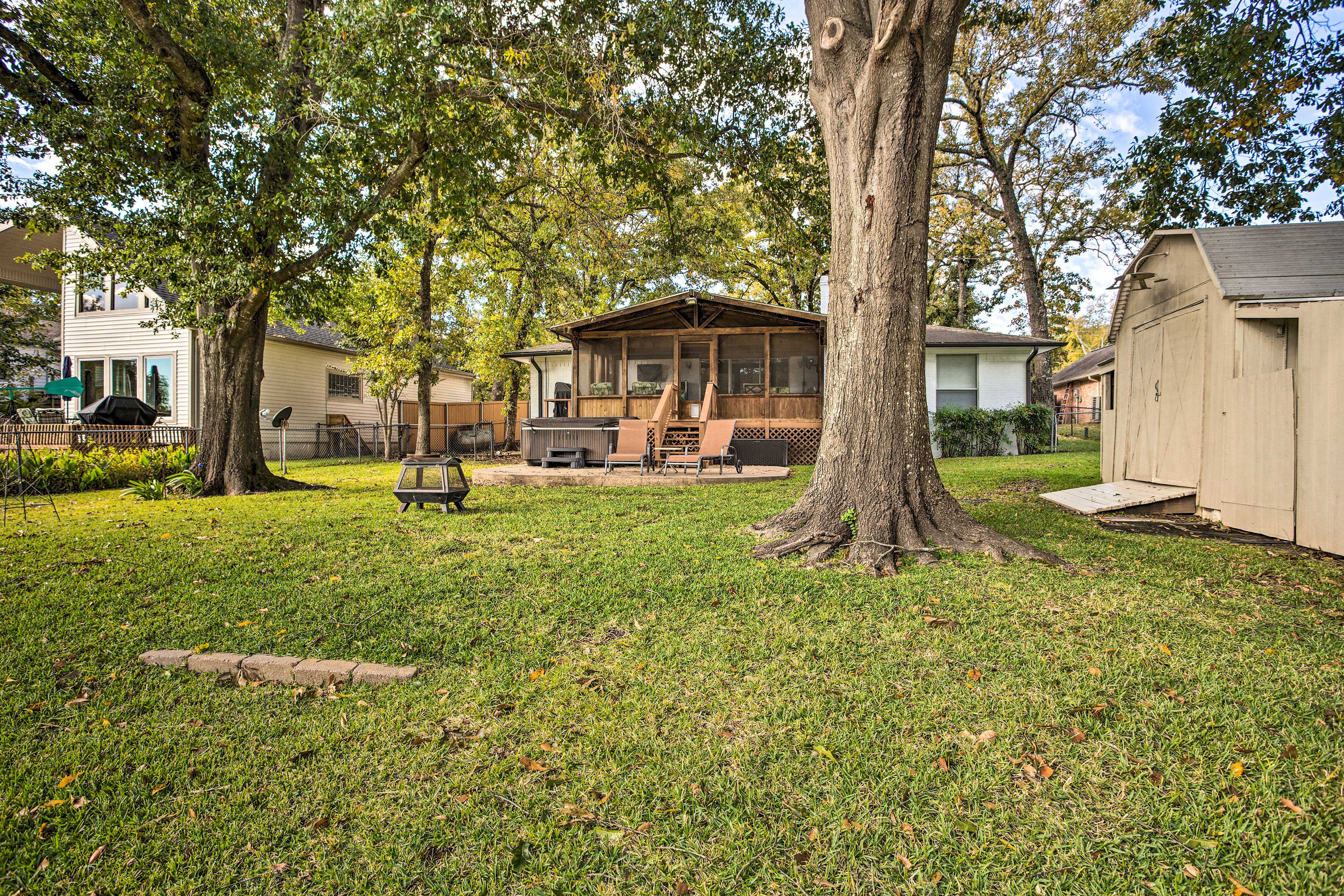 Property Image 2 - Cedar Creek Lake Home: Private Dock & Hot Tub