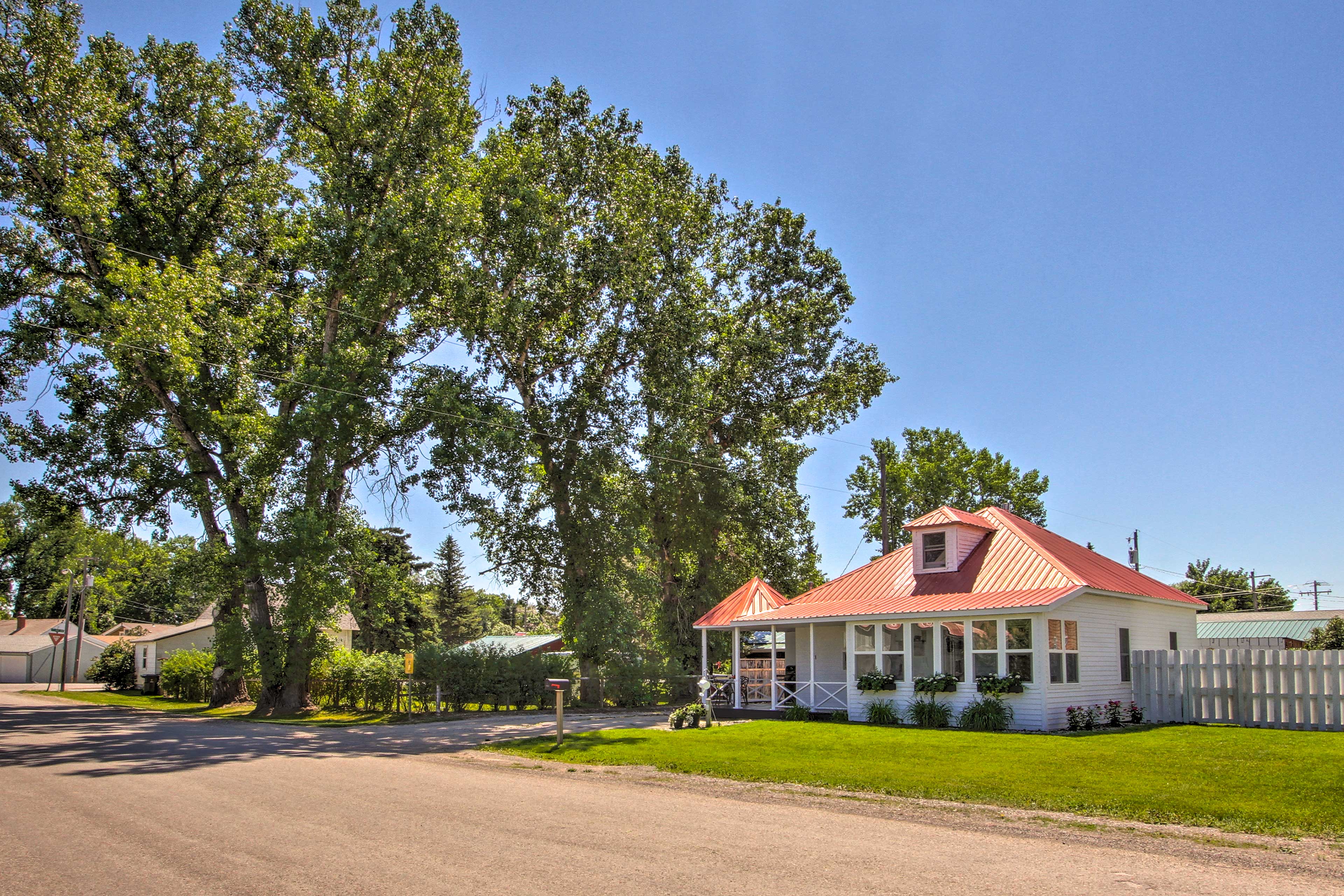 Property Image 2 - Charming Choteau Cottage: Ski & Fish Nearby!