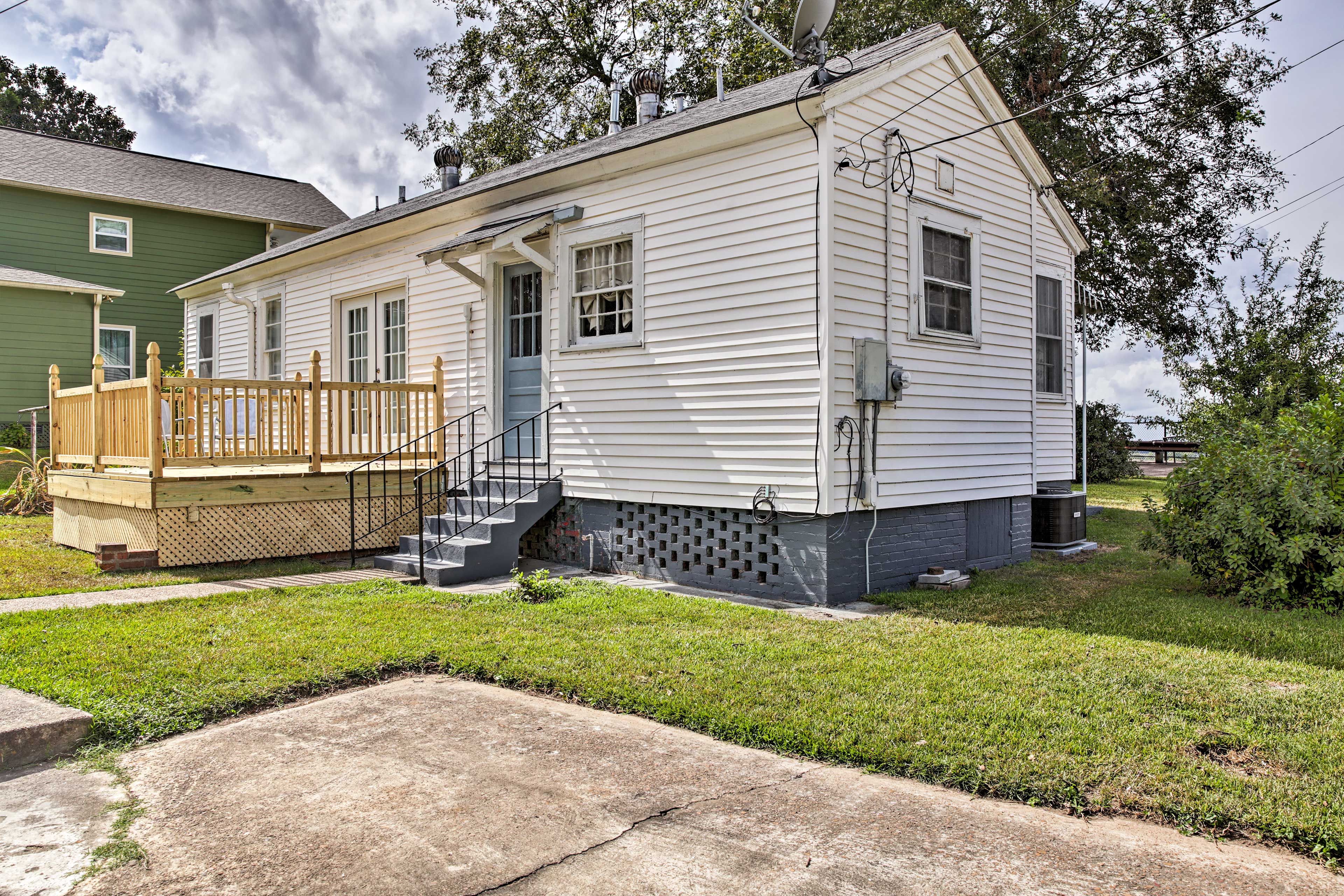 Property Image 1 - Charming Cottage w/ Mississippi River Views!