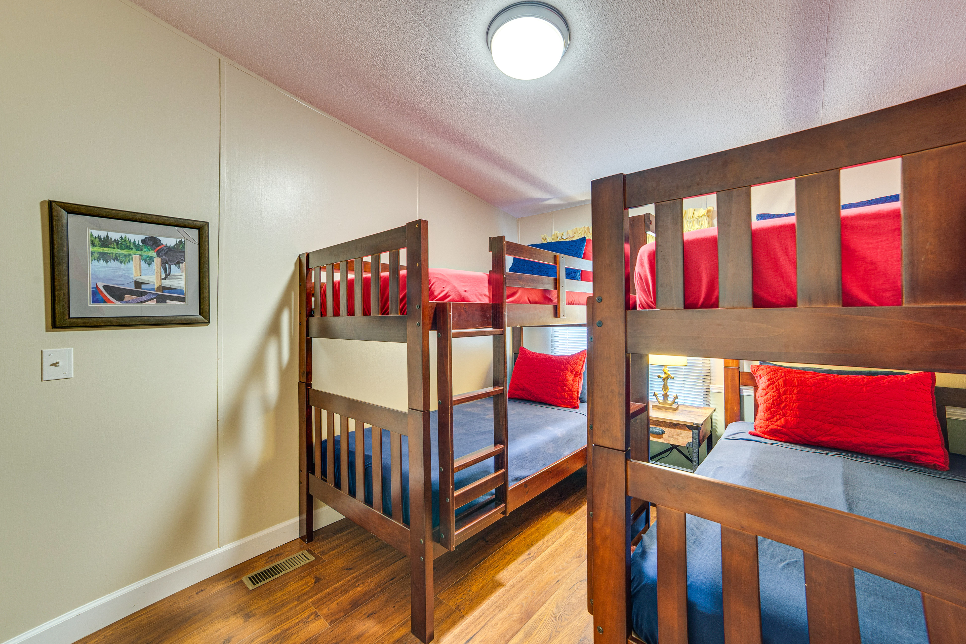 Charming Home w/ Deck & Yard - 1 Mi to Lake Texoma