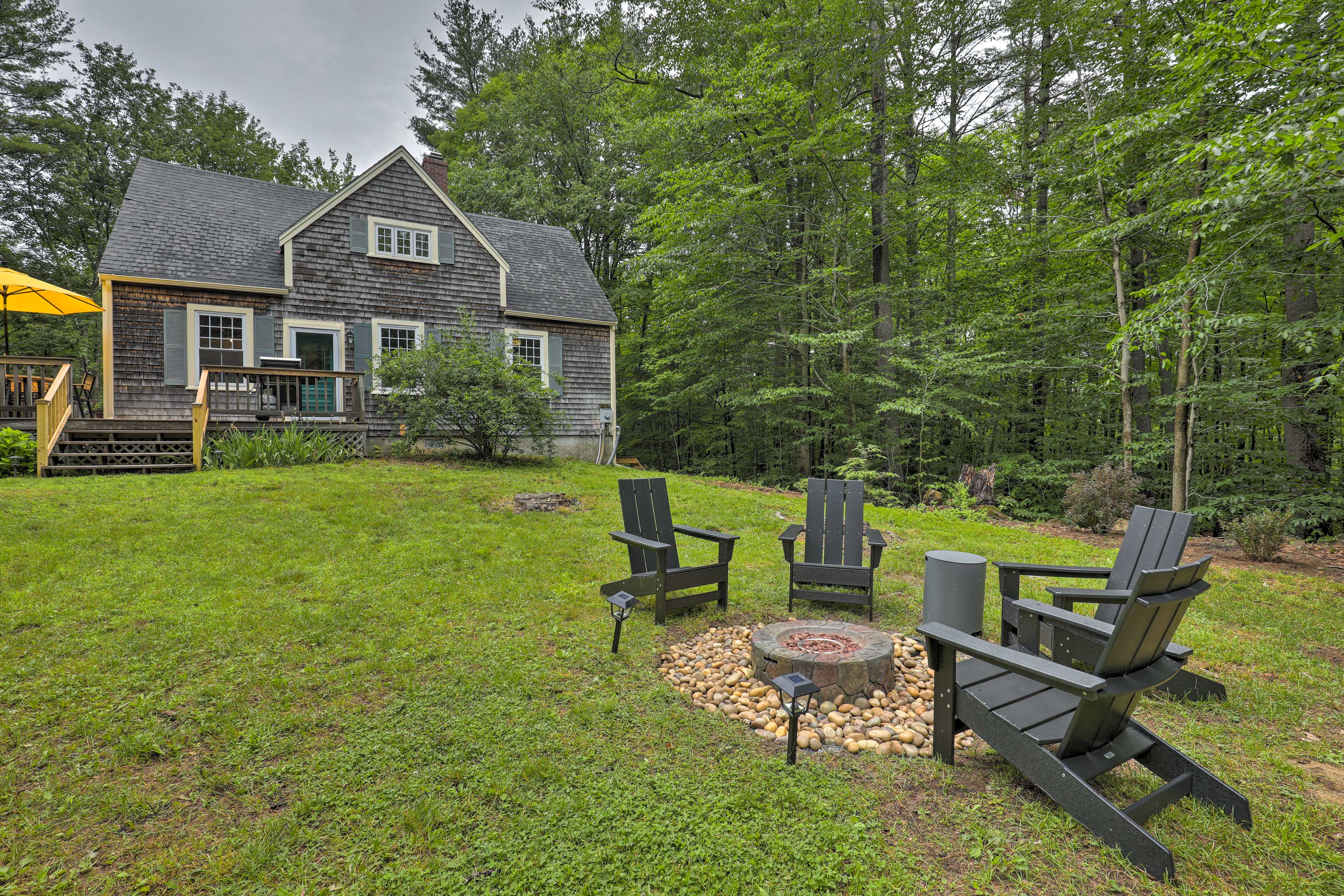 Property Image 1 - Charming Jaffrey Cottage w/ Deck & Grill!