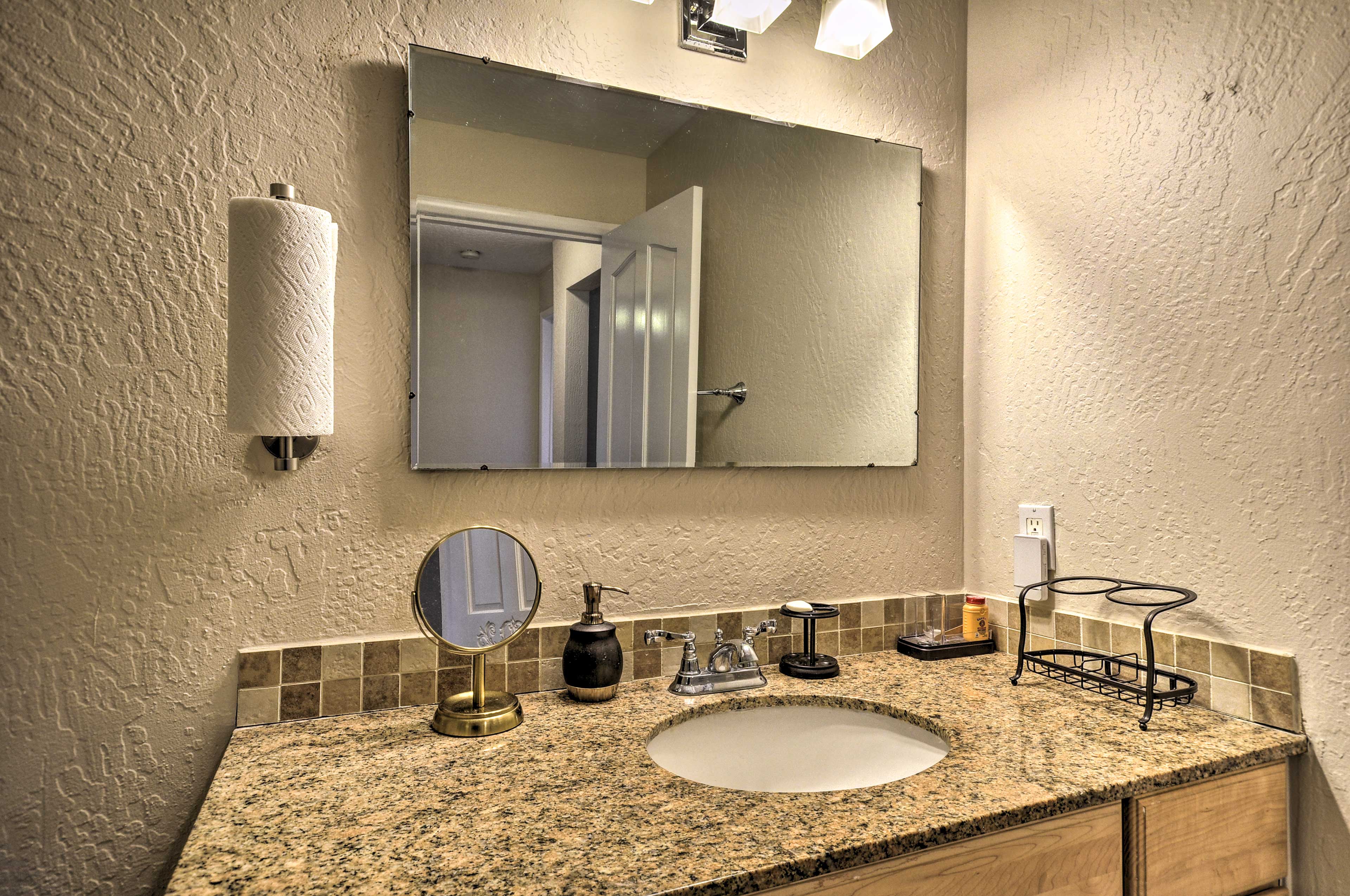 Charming Kelso Home w/ Proximity to Cowlitz River!