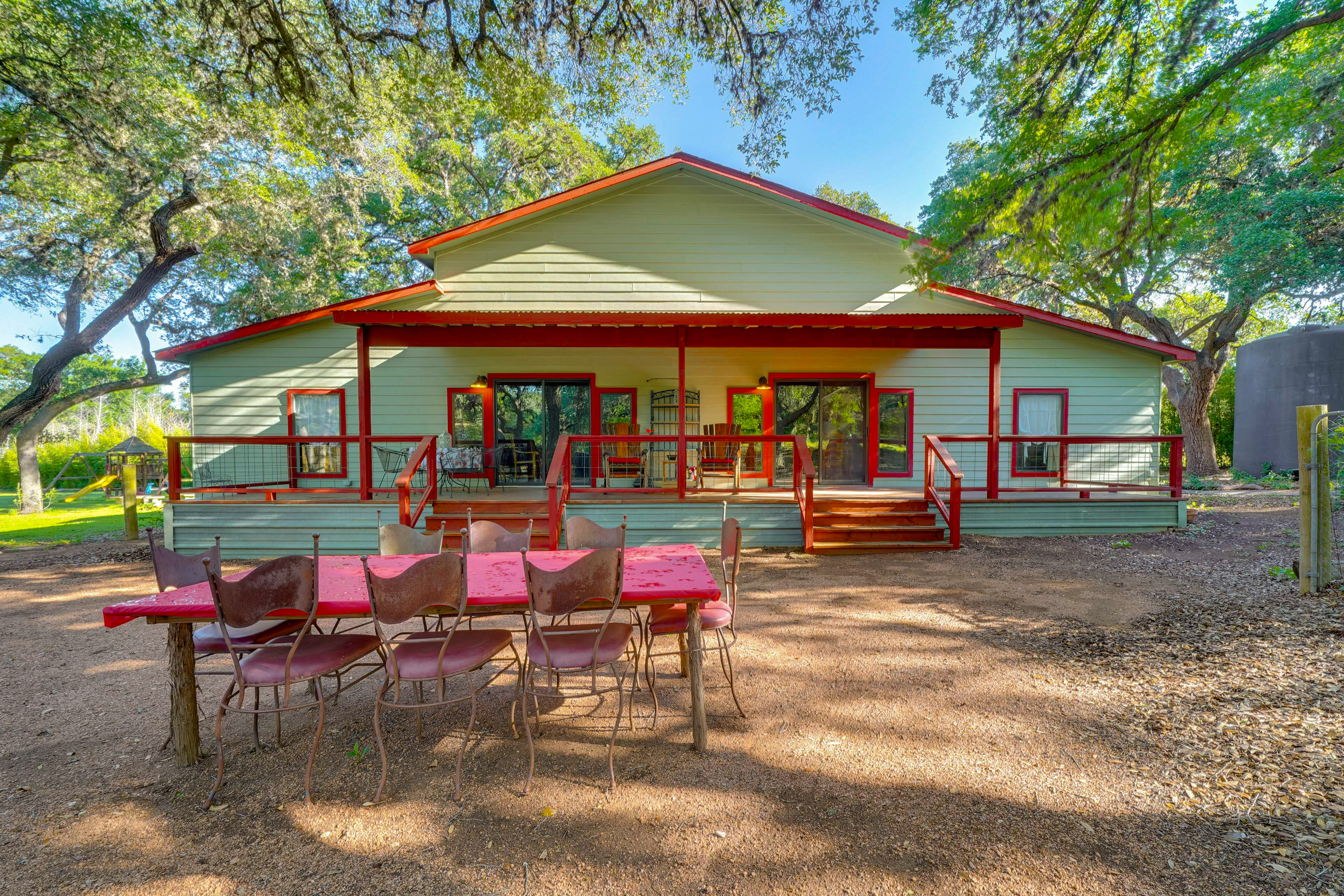 Peaceful Helotes Cabin: Fire Pit, 9 Mi to Old Town