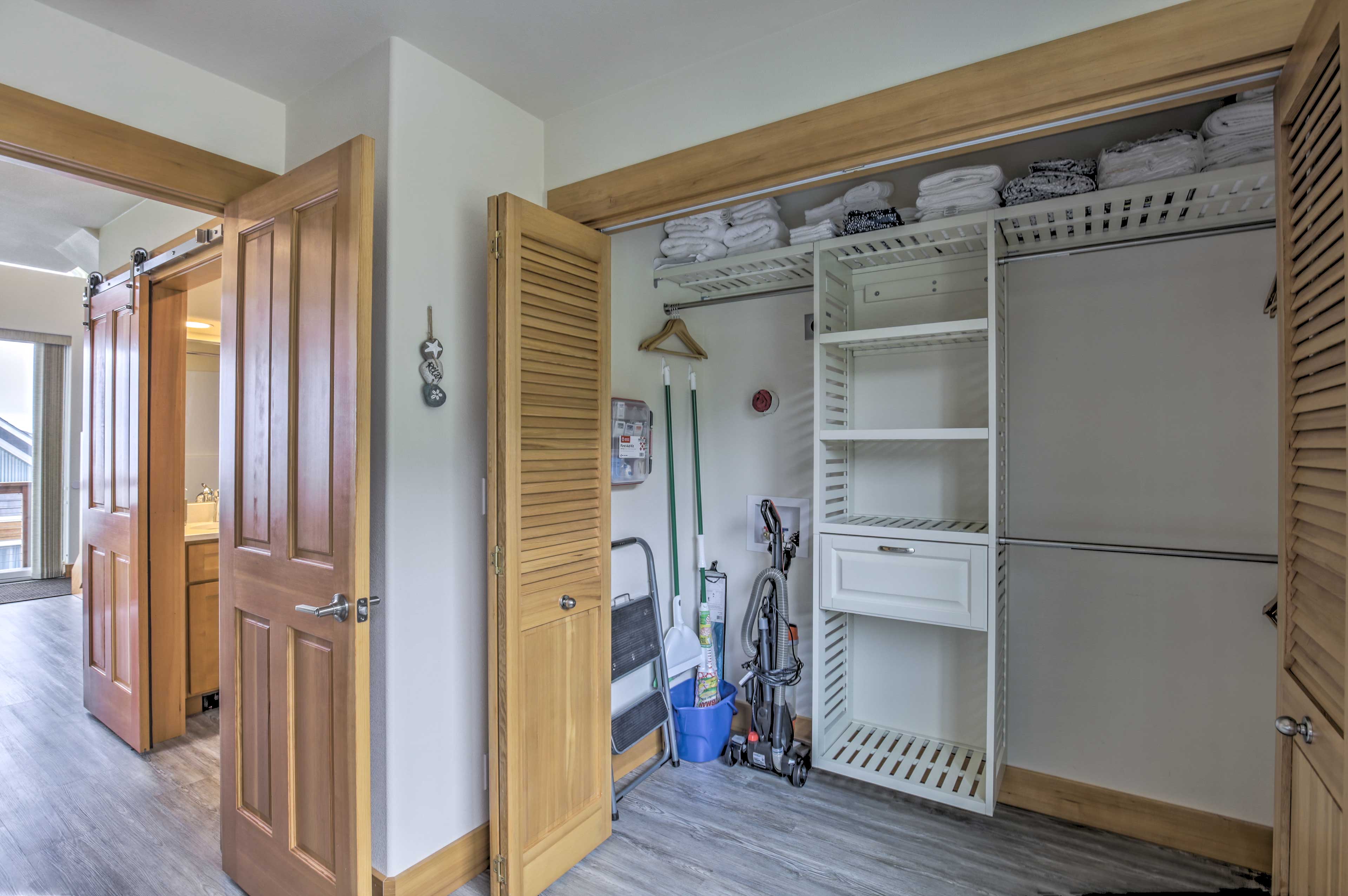 Walk to Beach! Chic Yachats Gem w/ Private Balcony