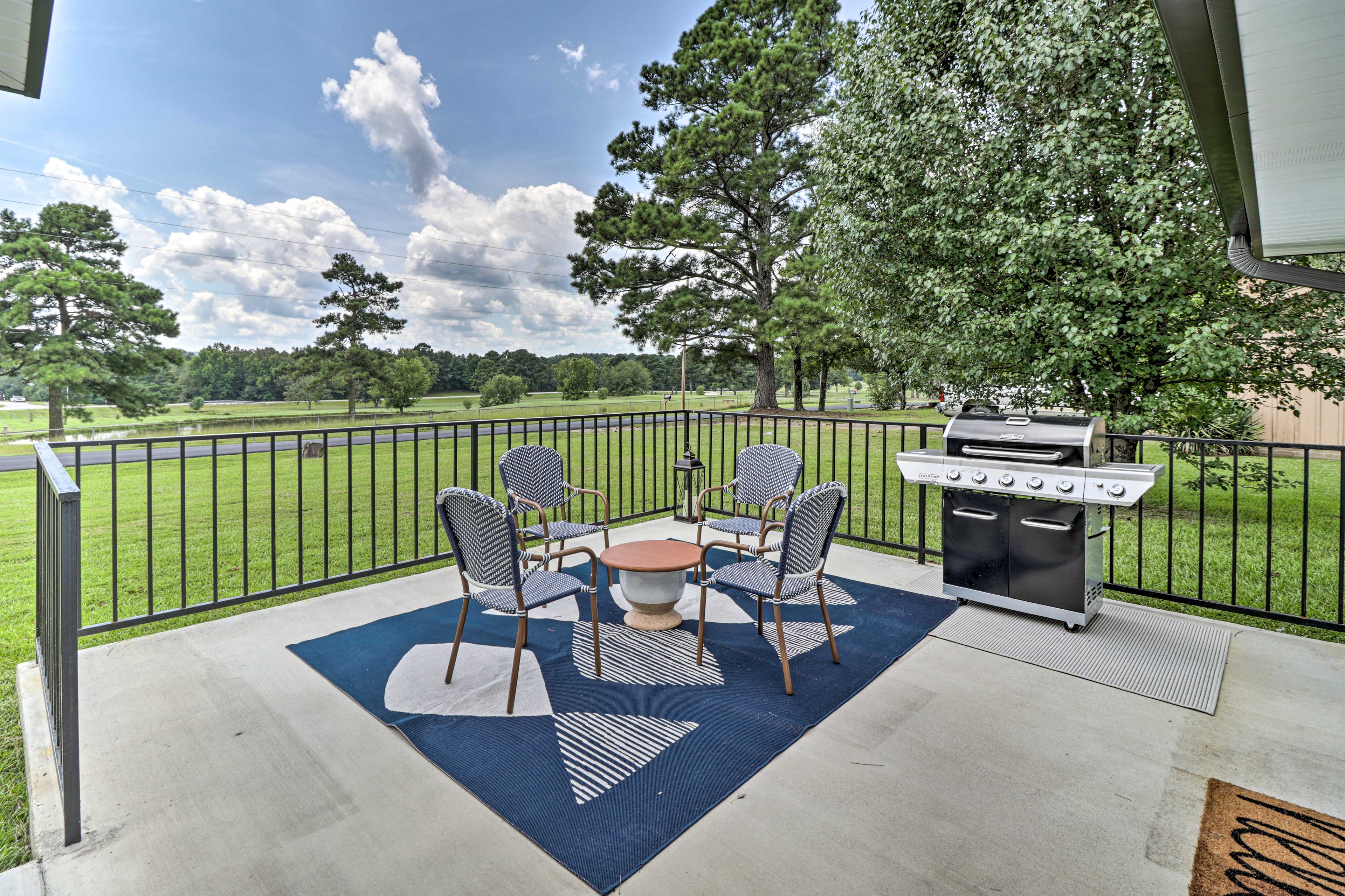 Chic Lakehouse w/ Deck & Fire Pit, Walk to Golf!