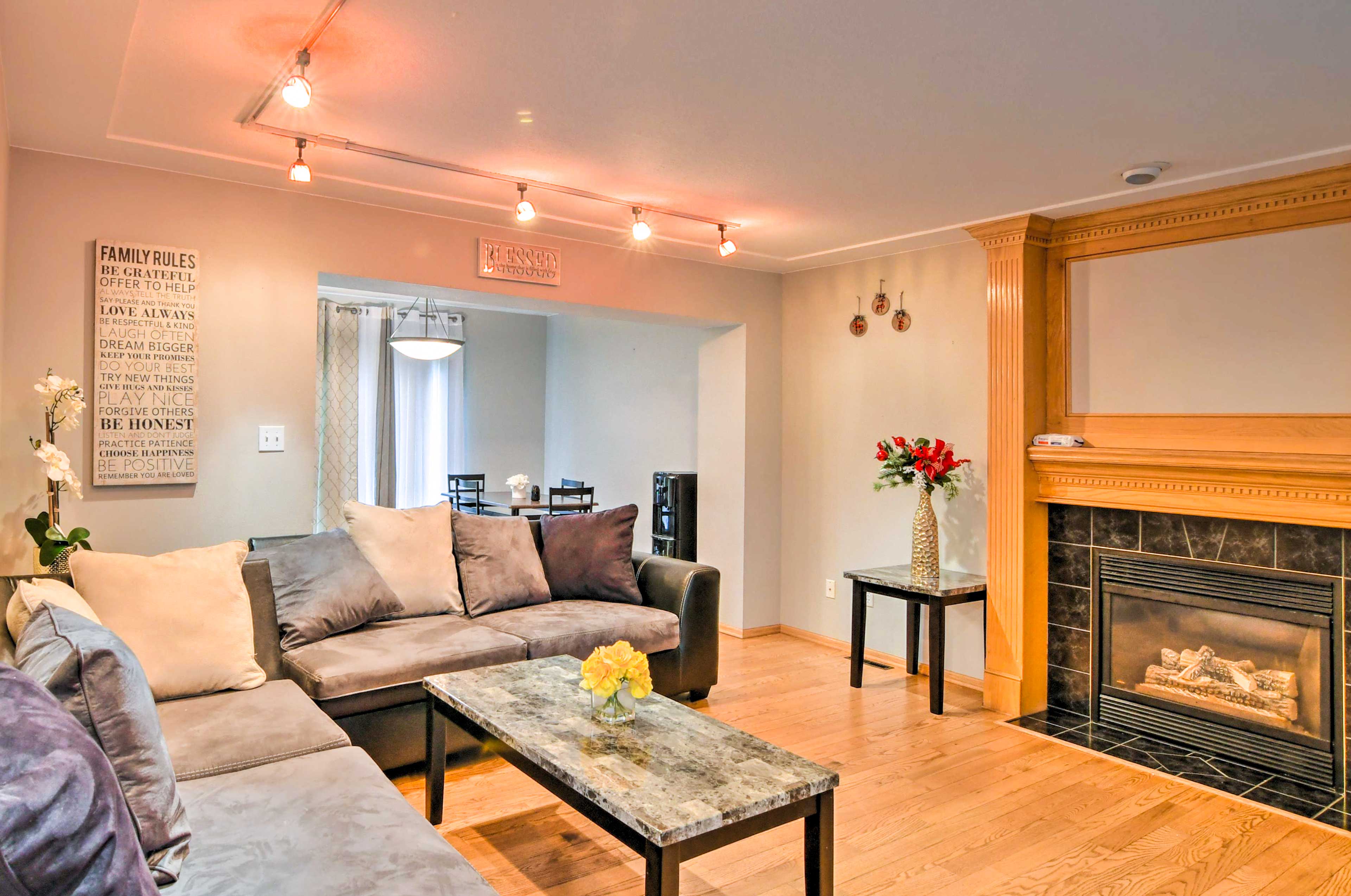 Classic Family Home 9 Mi to Downtown Des Moines Home Rental in West