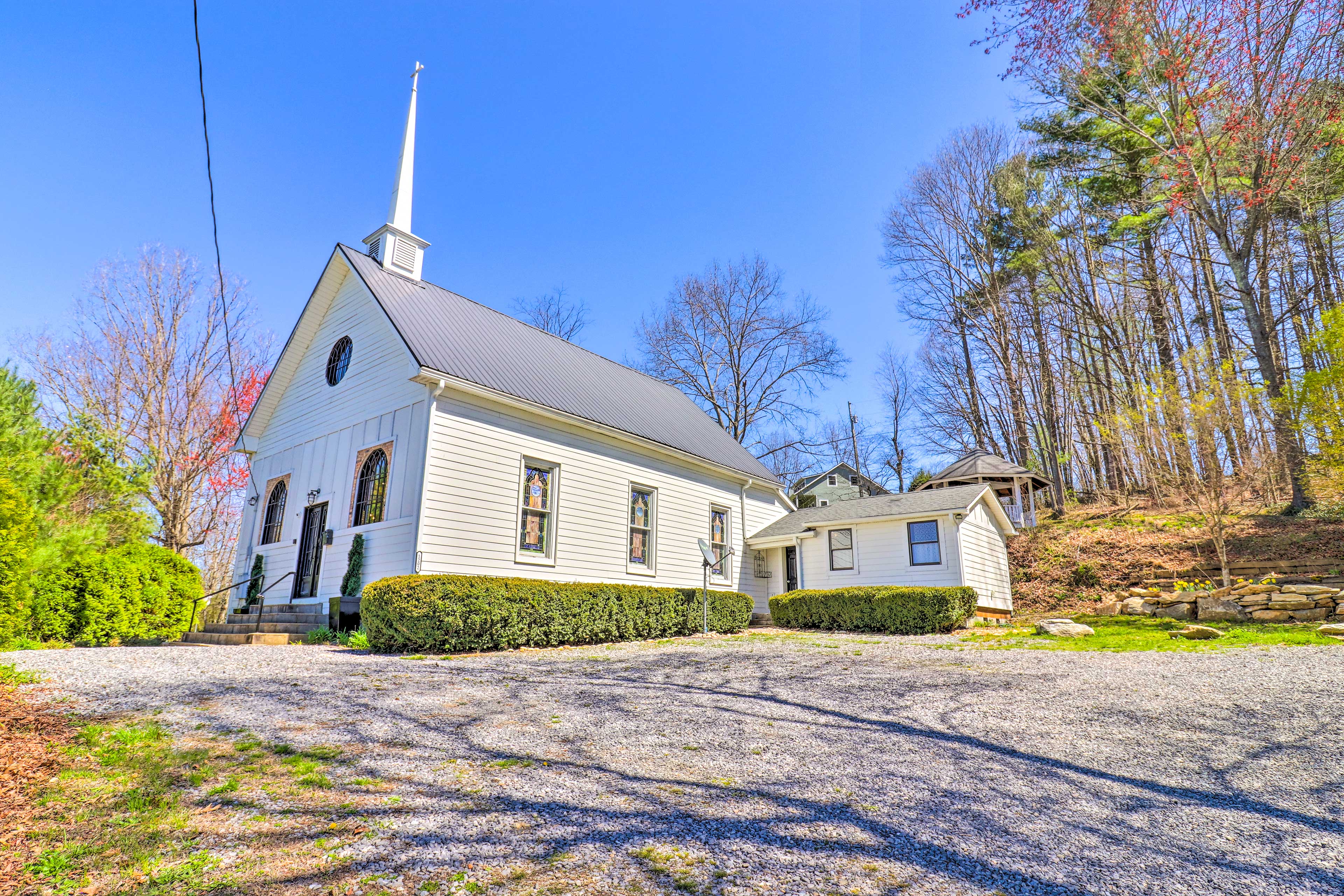 ‘Iron Duff Chapel’ Unique Escape w/ Mtn Views! Home Rental in