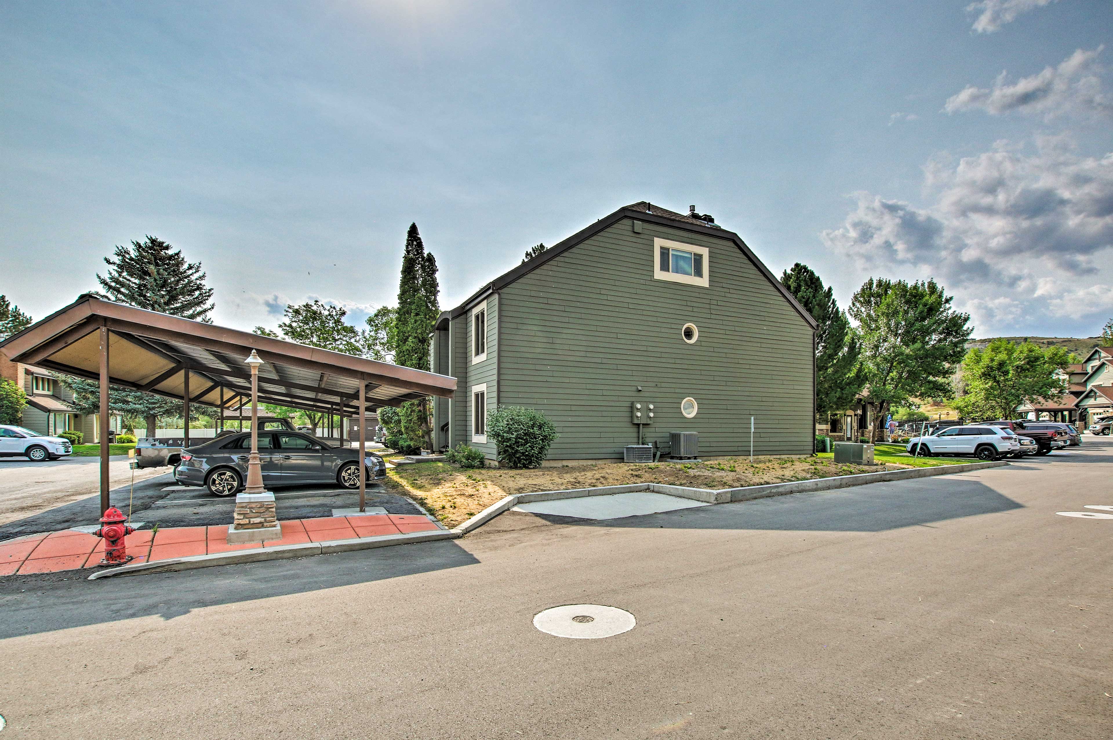 Property Image 2 - Contemporary Family Condo by Pineview Reservoir!