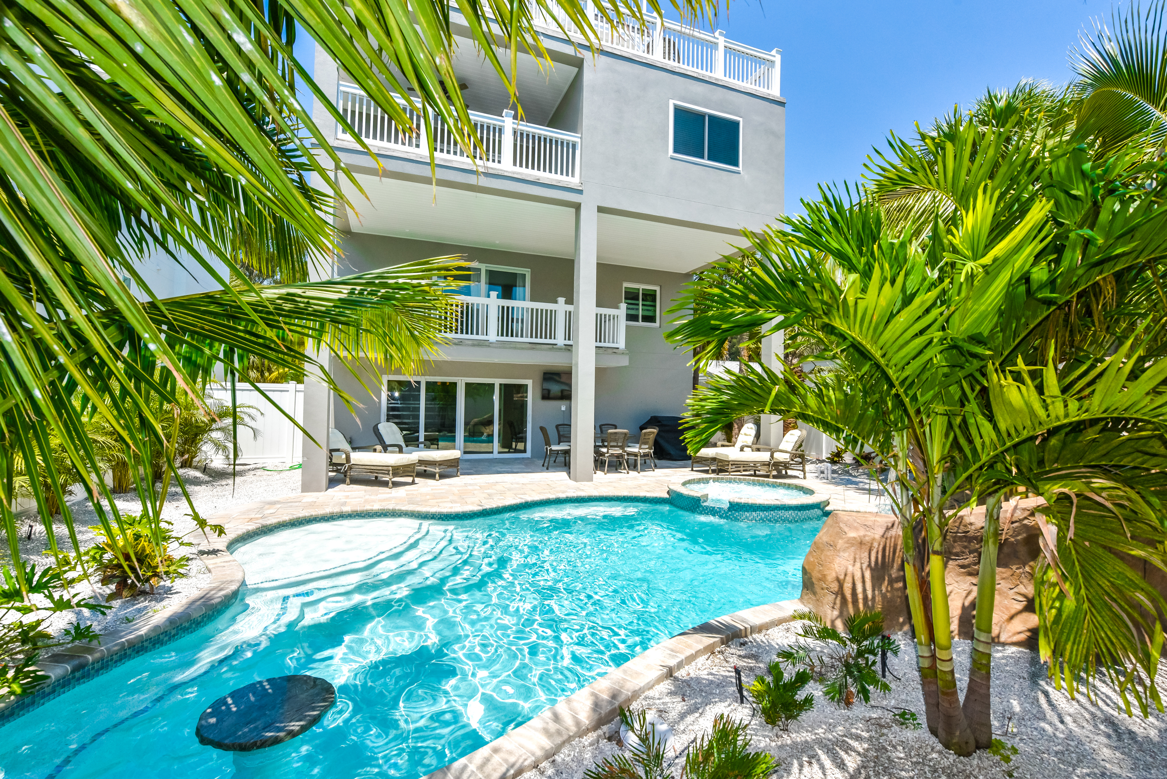 Pool with Swim Up Bar