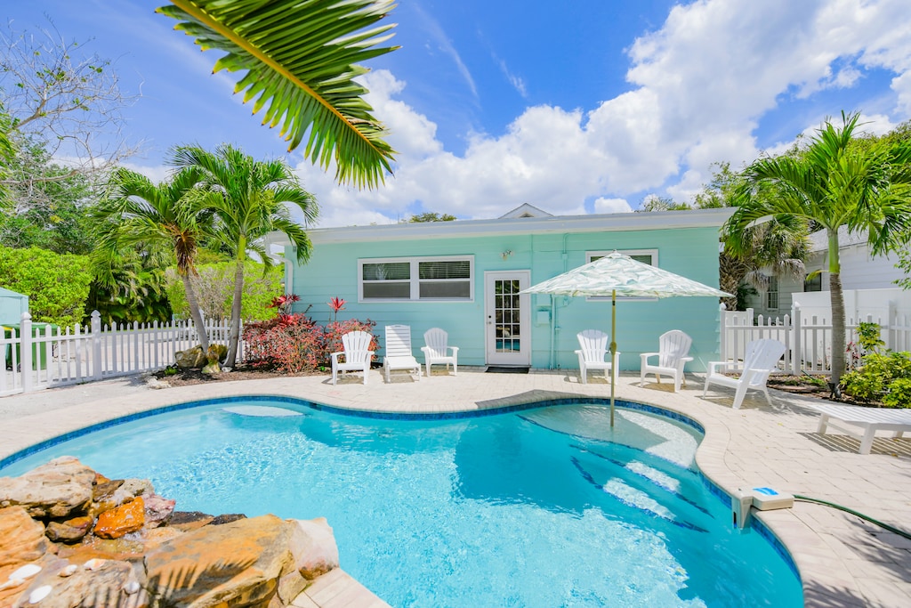 Beach Side Babe - Lido Key Vacations