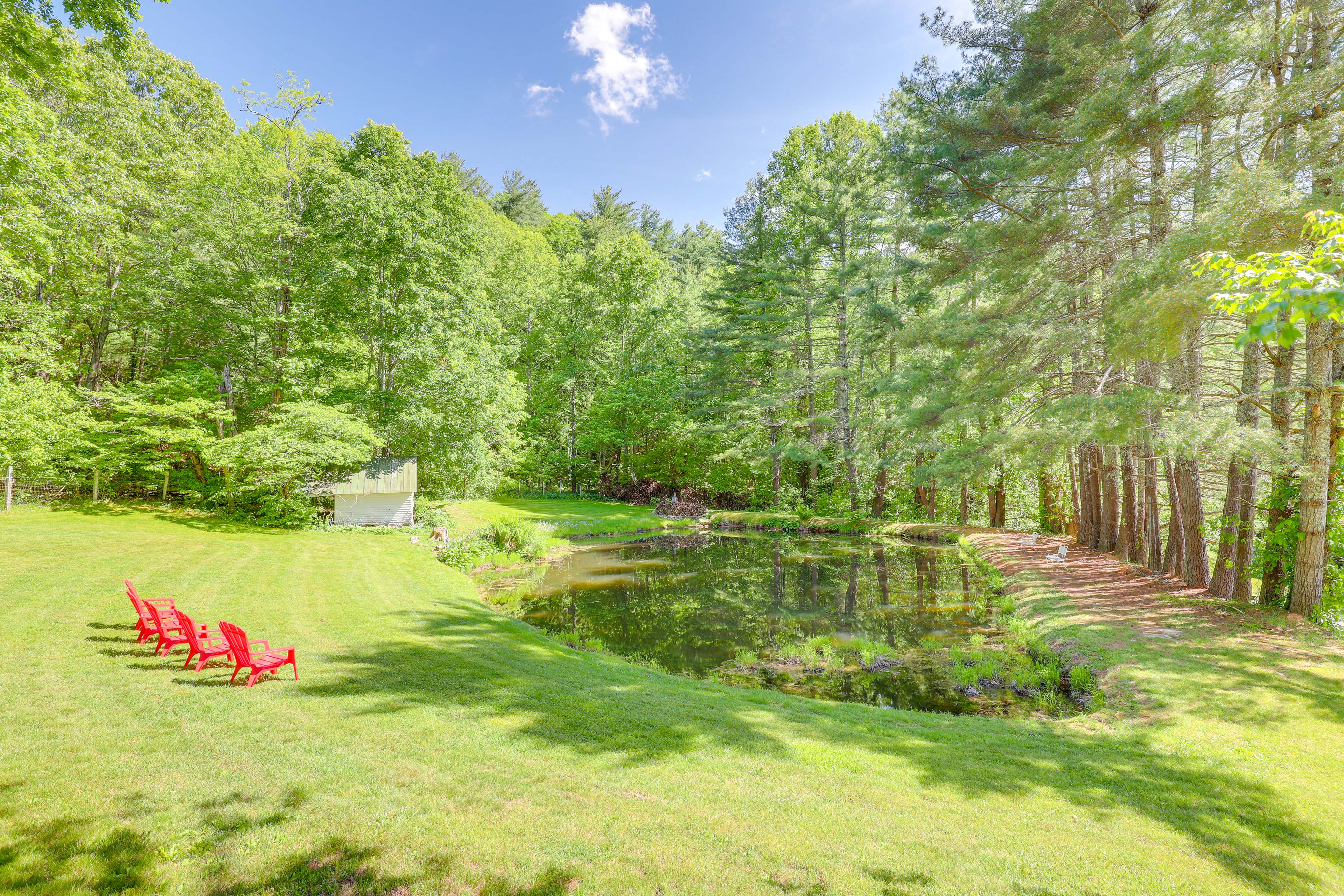 Property Image 2 - Weaverville Cottage: Fishing Pond & Mountain Views