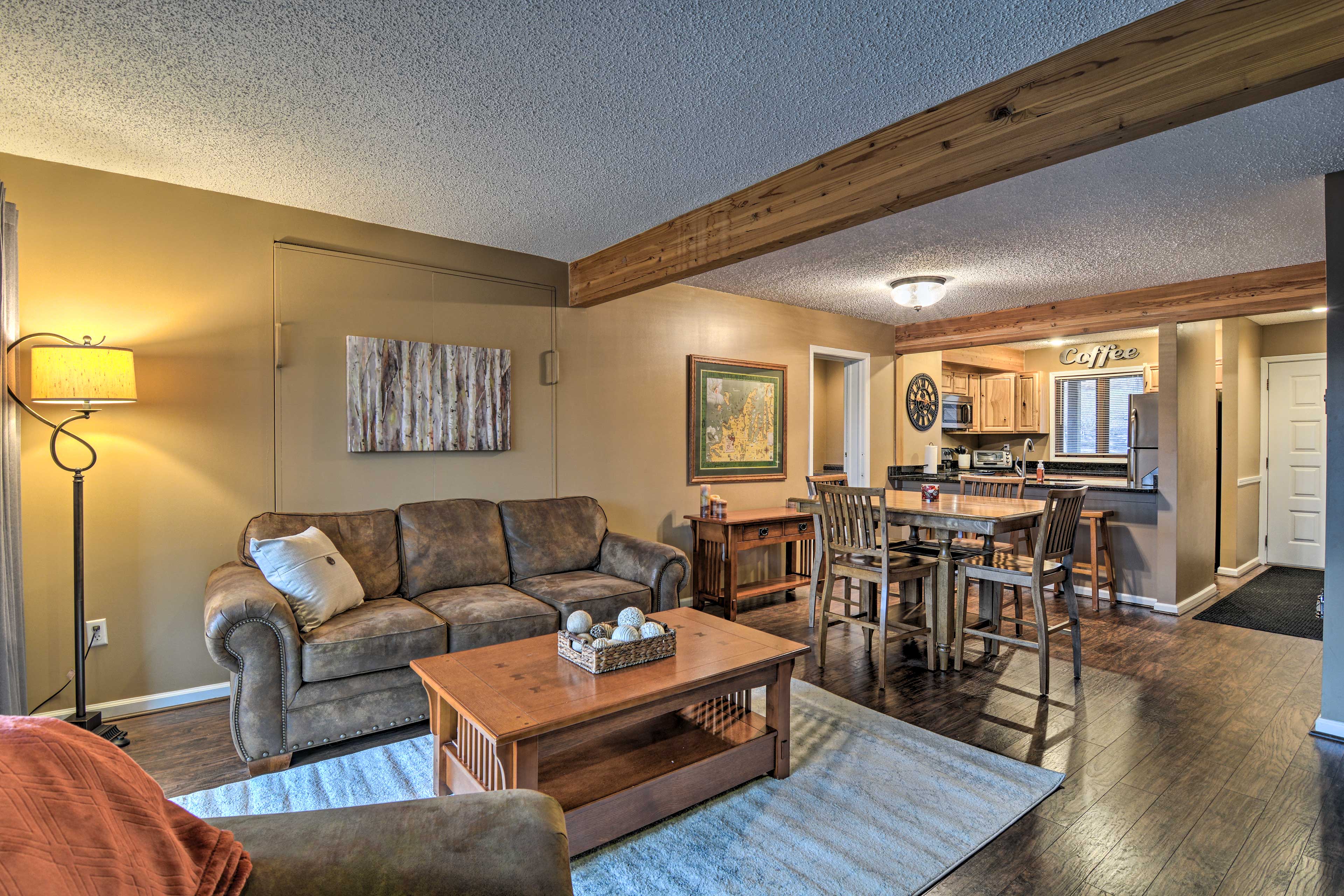 Property Image 2 - Cozy Bellaire Condo w/ Balcony - 3 Mi to Skiing!