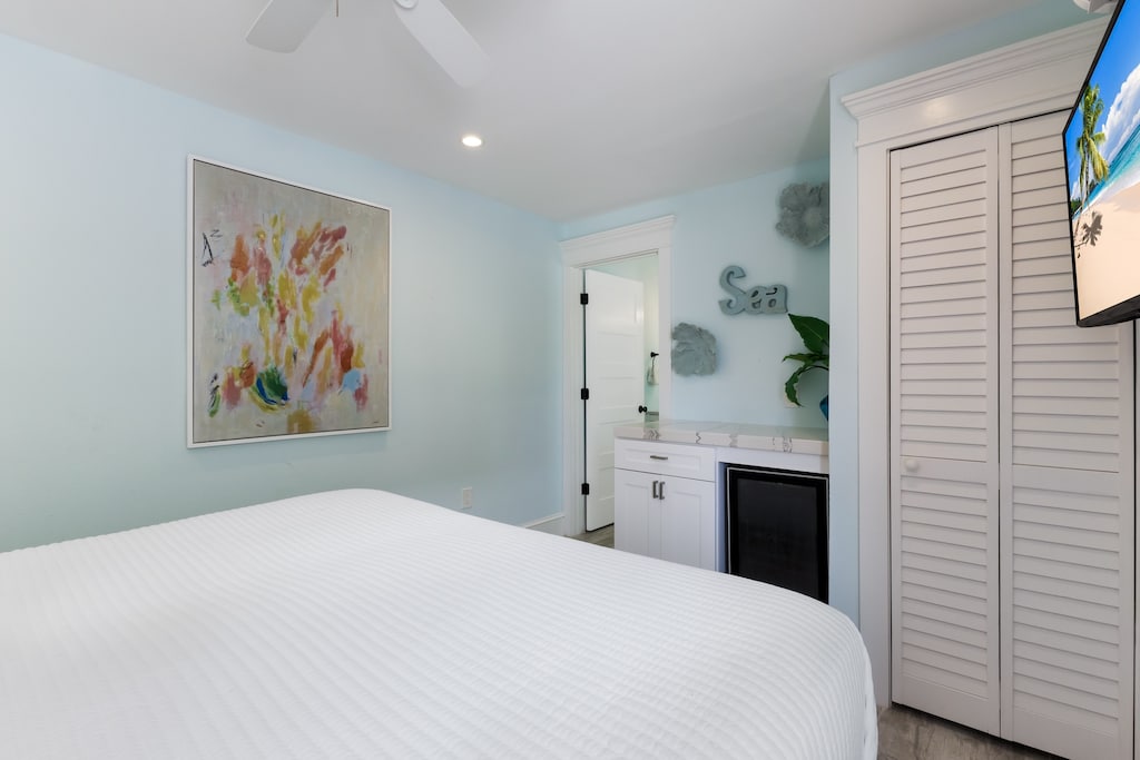 Seventh Bedroom, Private Entry - King