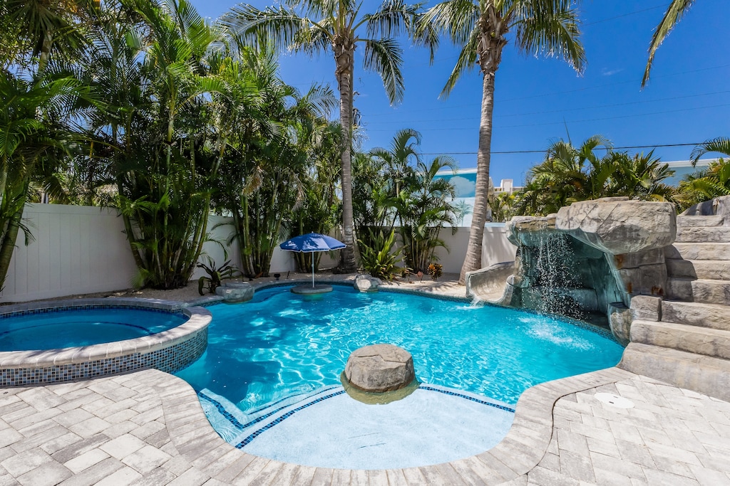 Pool, Spa and Waterslide with Waterfall - Island House