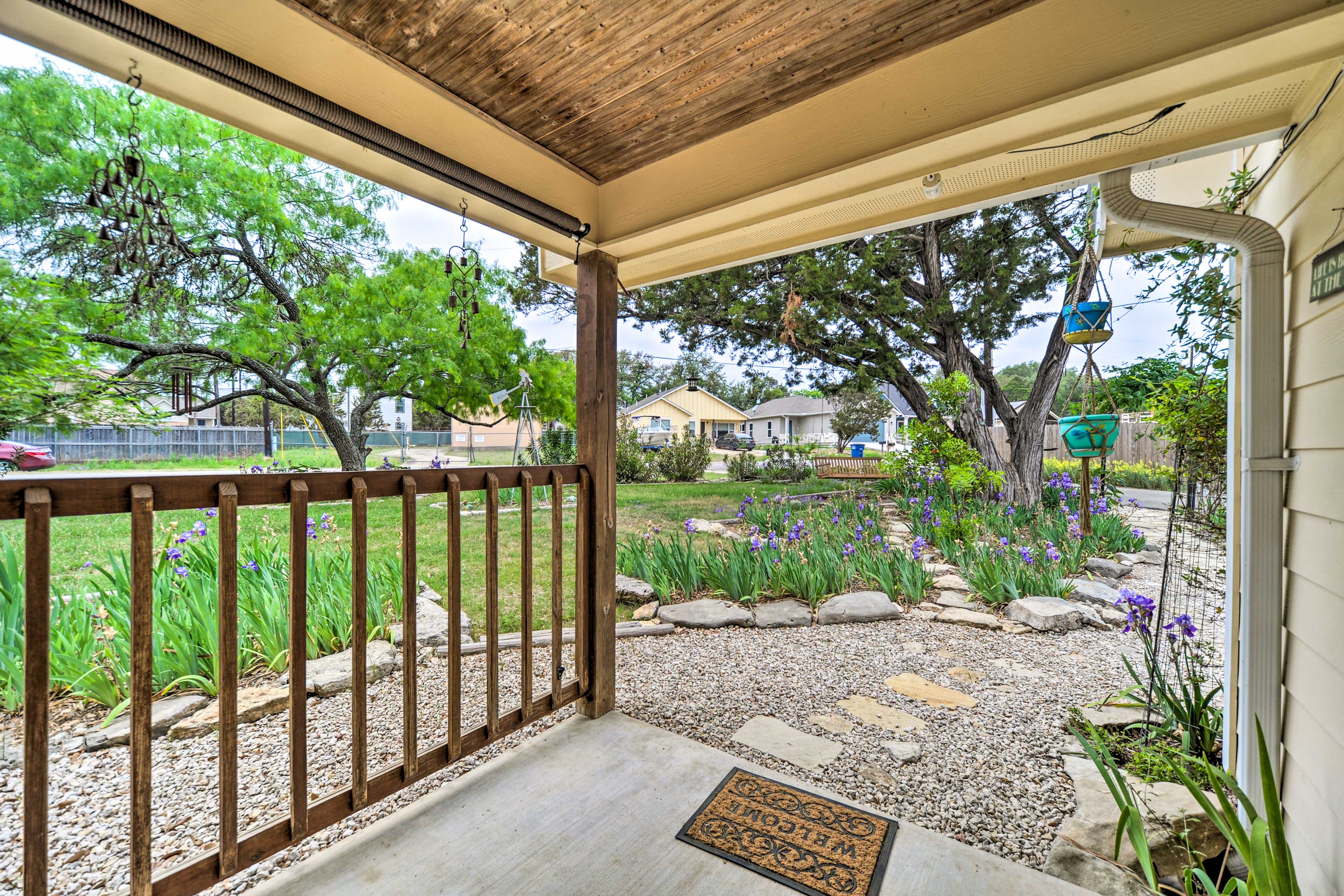 Cozy Canyon Lake Abode < 1 Mi to Boat Ramp!