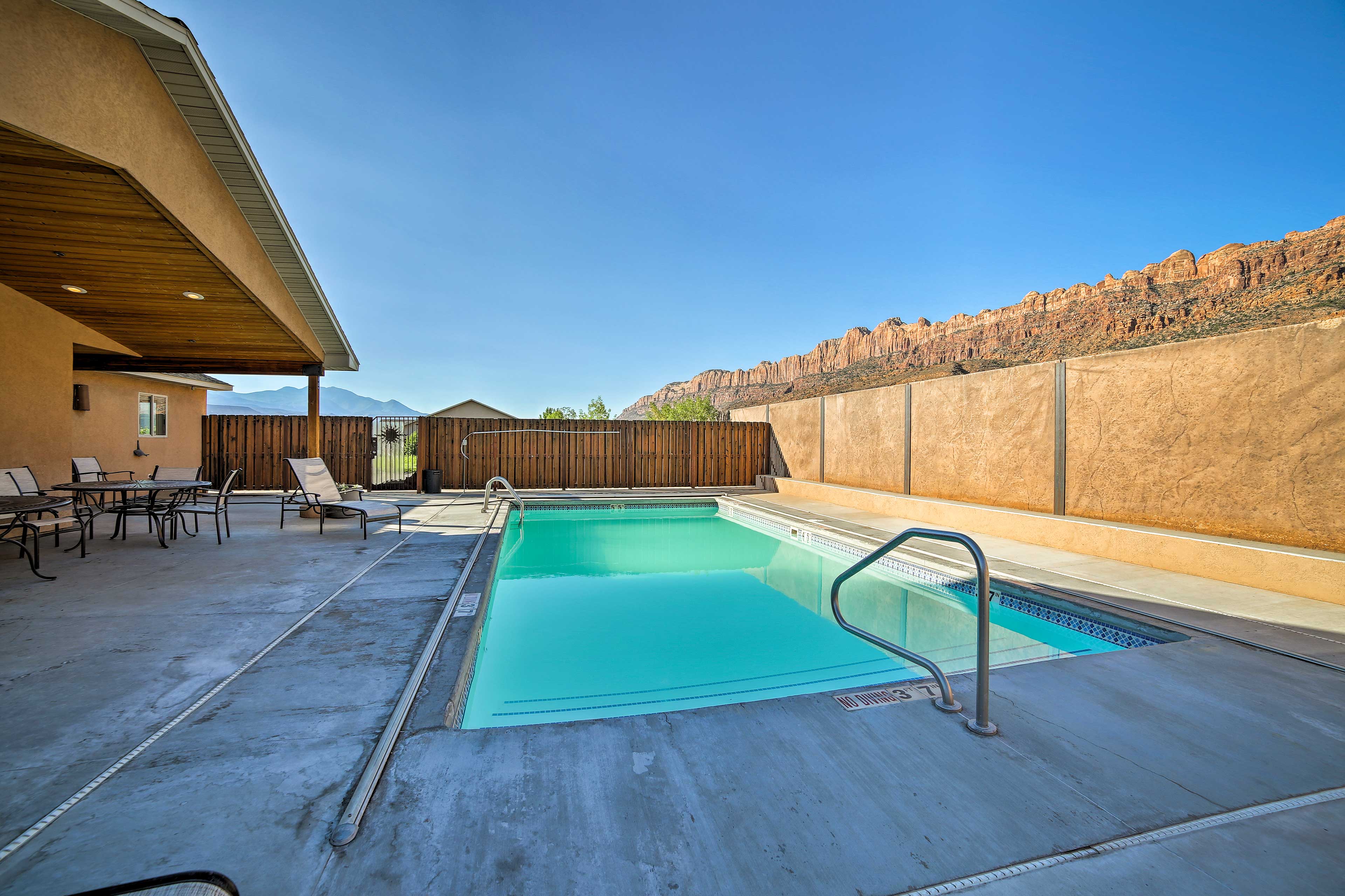 Mountain-View Moab Home w/ Pool & Hot Tub Access!