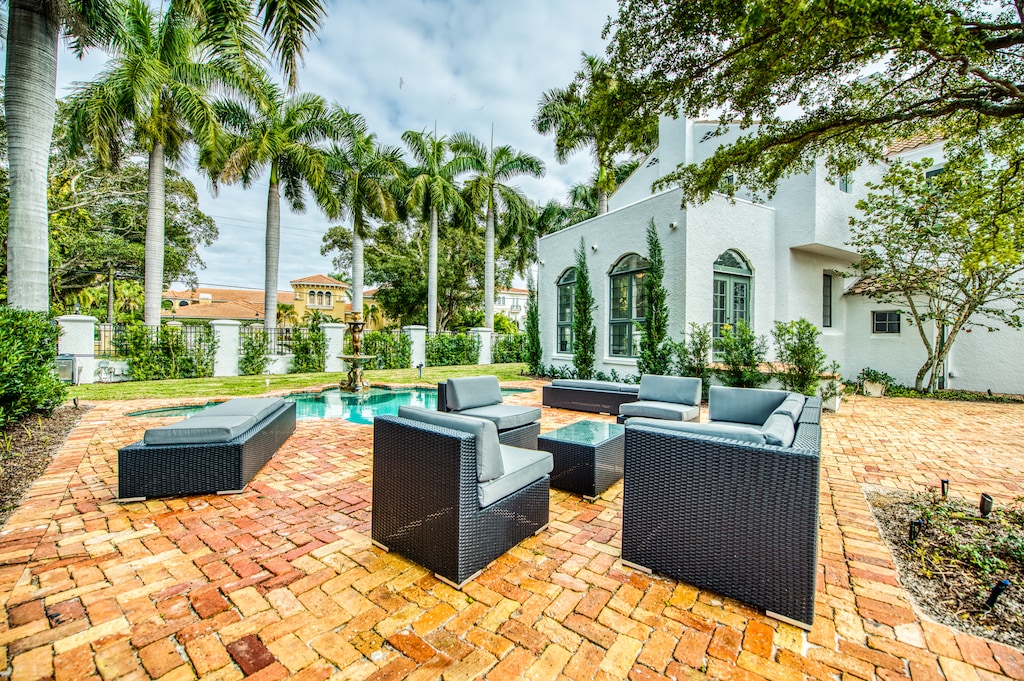Private Pool and Lounge - John Ringling House - Lido Key Vacations