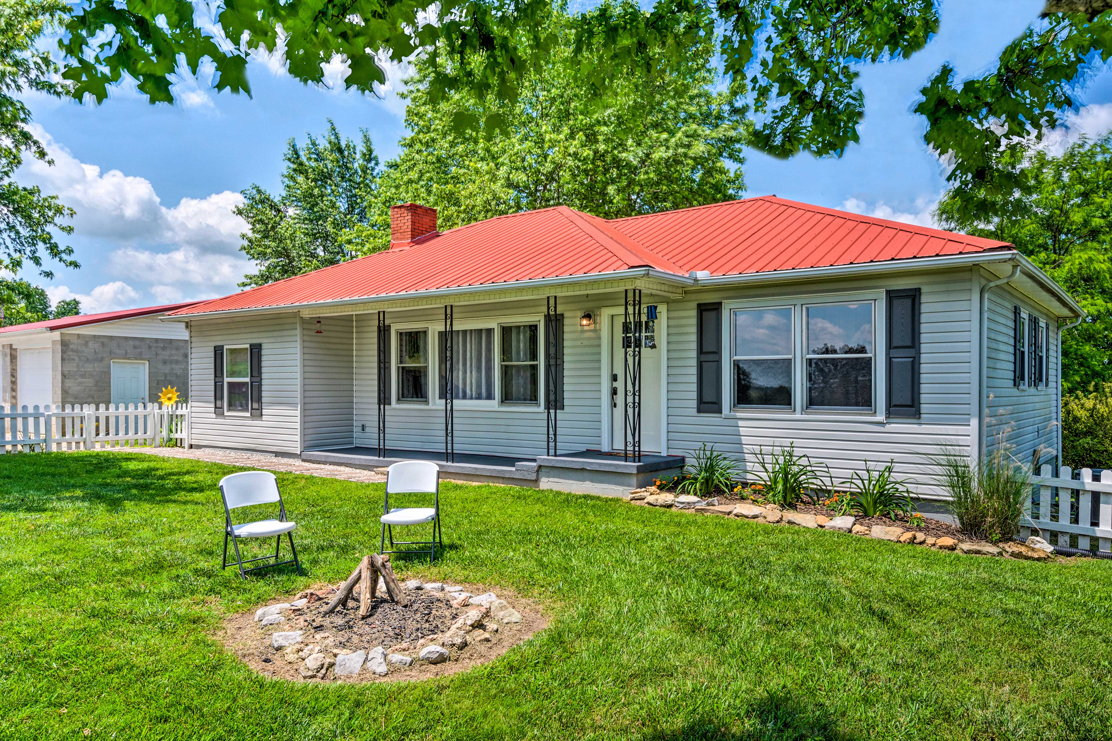 Property Image 1 - Cottage w/ Deck & BBQ: 2 Mi to Dale Hollow Lake!