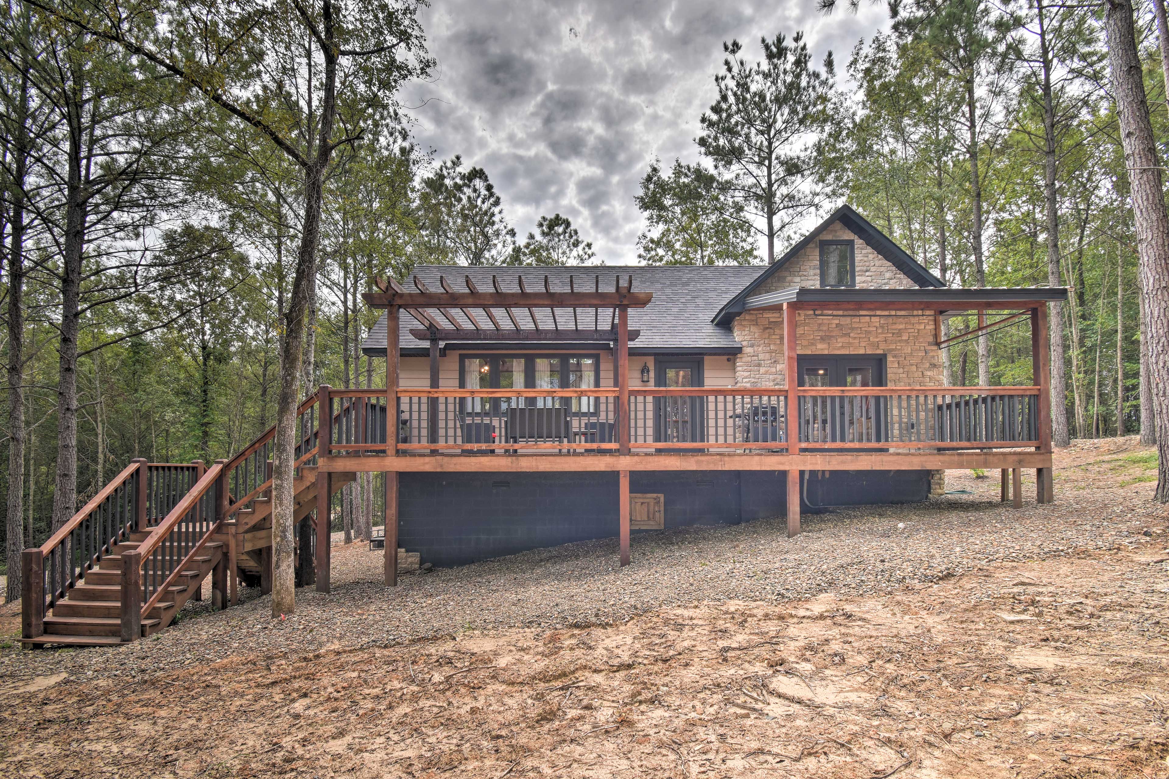 Property Image 1 - Modern Broken Bow Cabin: Large Deck, BBQ & Pergola