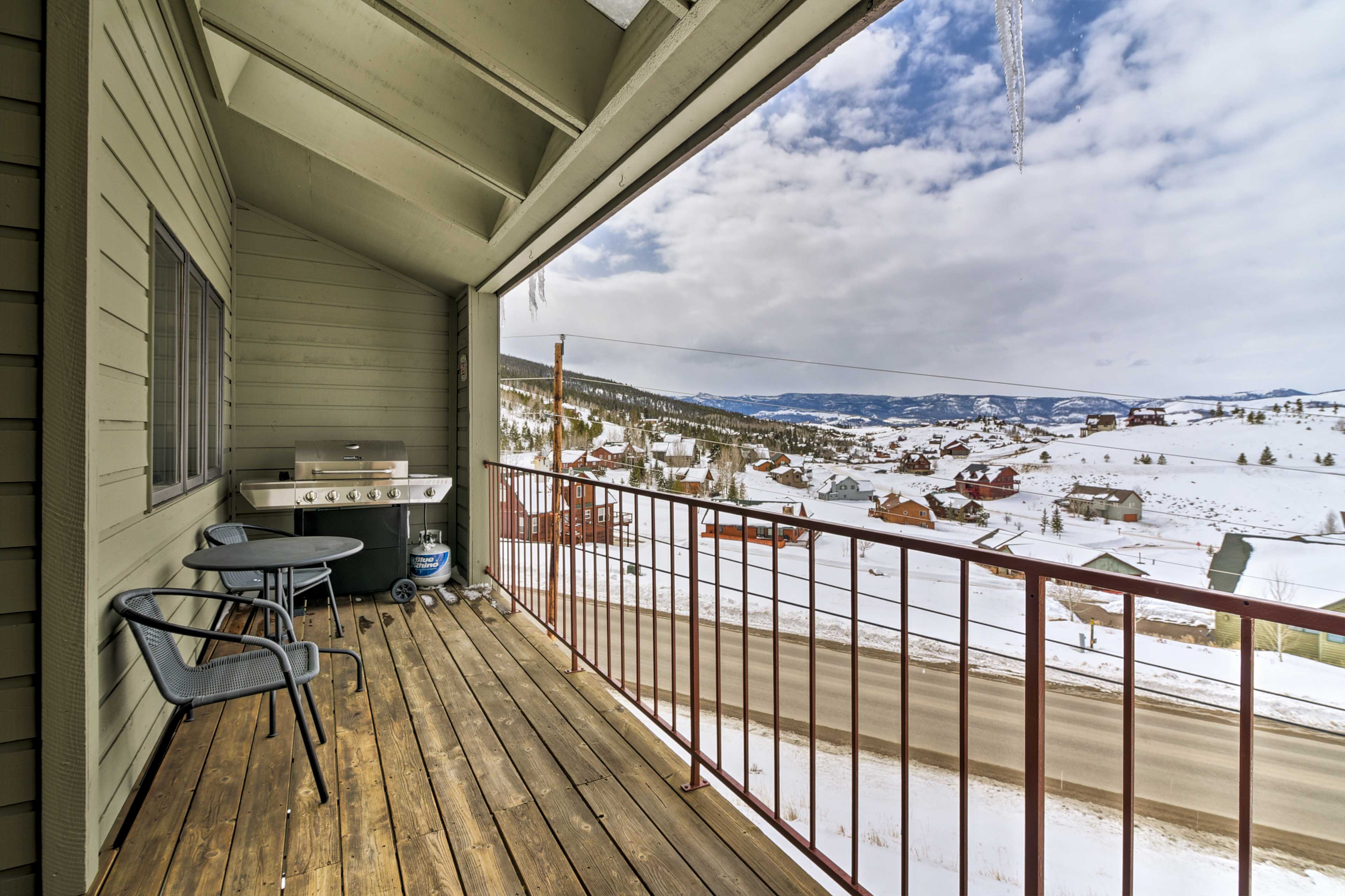 Property Image 2 - Idyllic Granby Condo w/ Balcony & Ski Slope Views