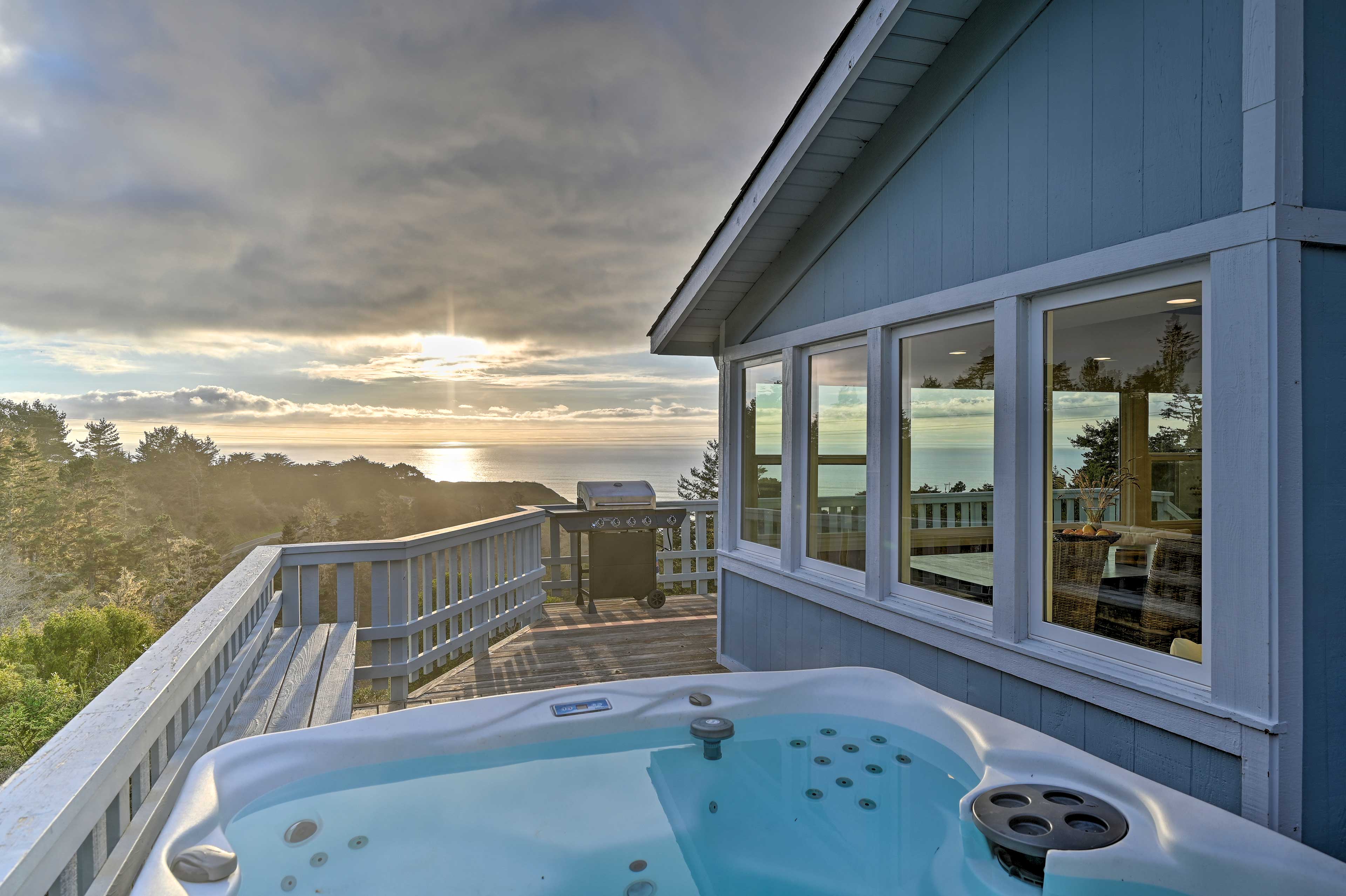 Property Image 2 - ’Pacific Coast House’ w/ Private Hot Tub!